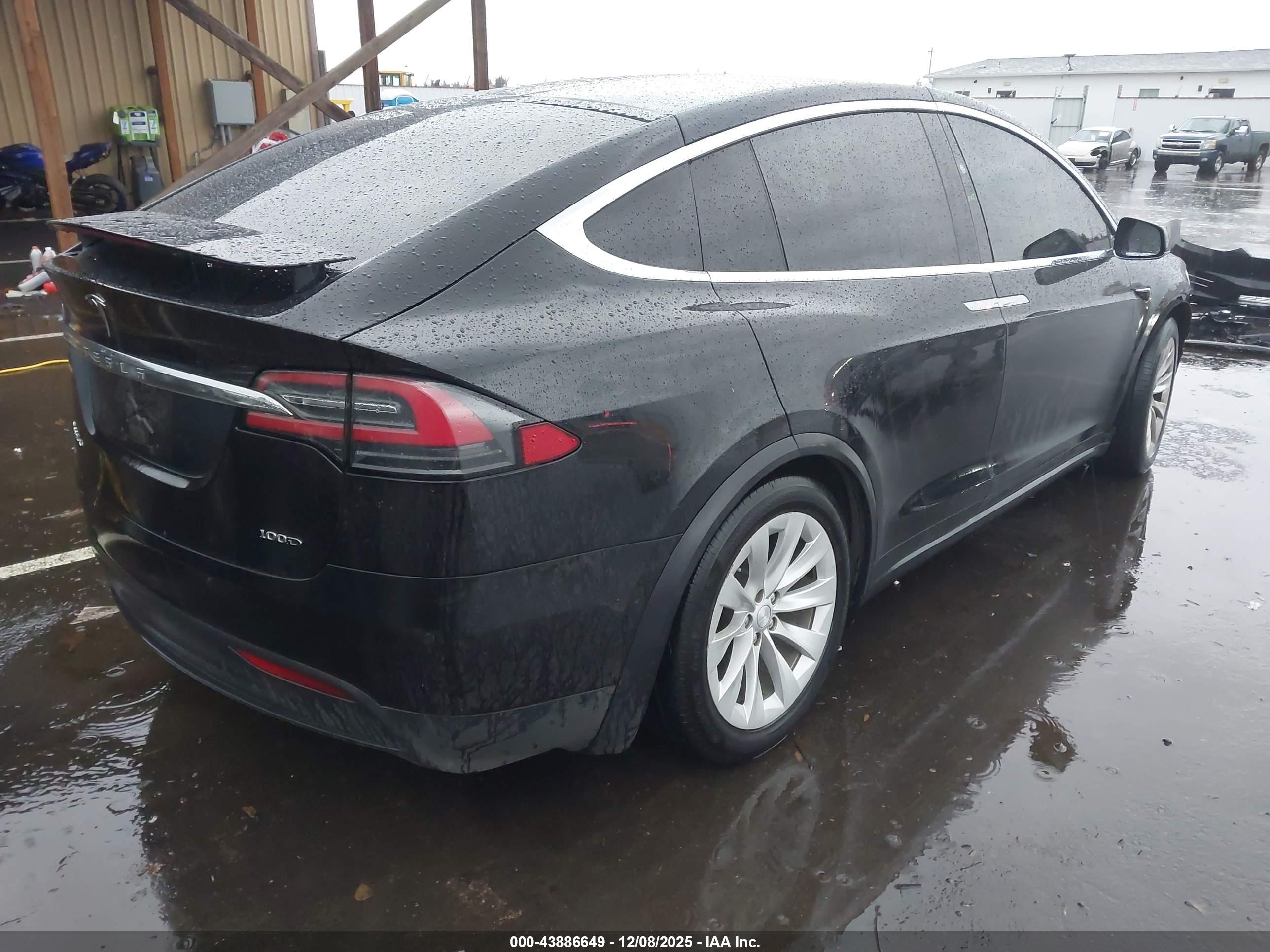 TESLA MODEL image 4