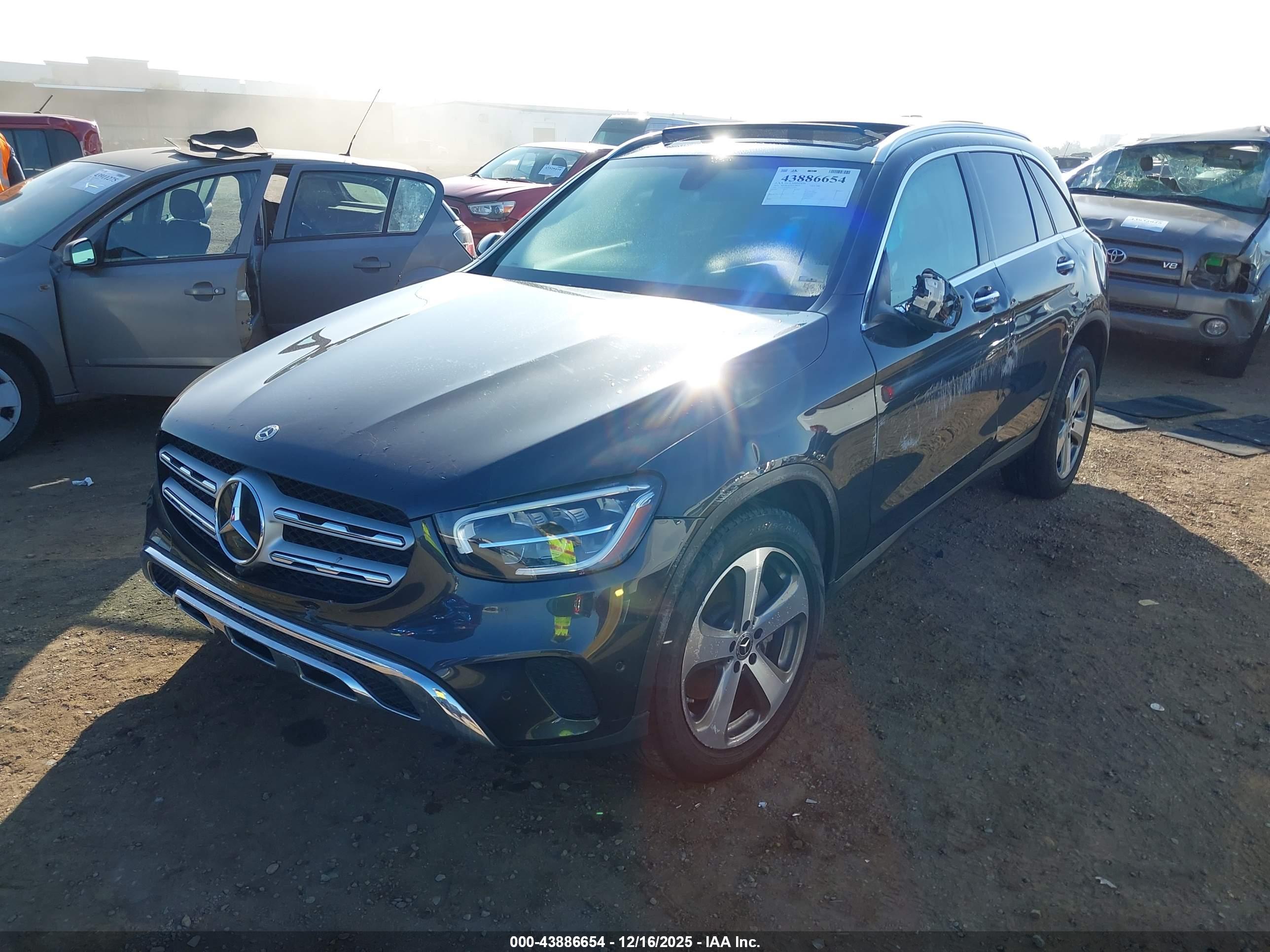 MERCEDES-BENZ GLC image 2