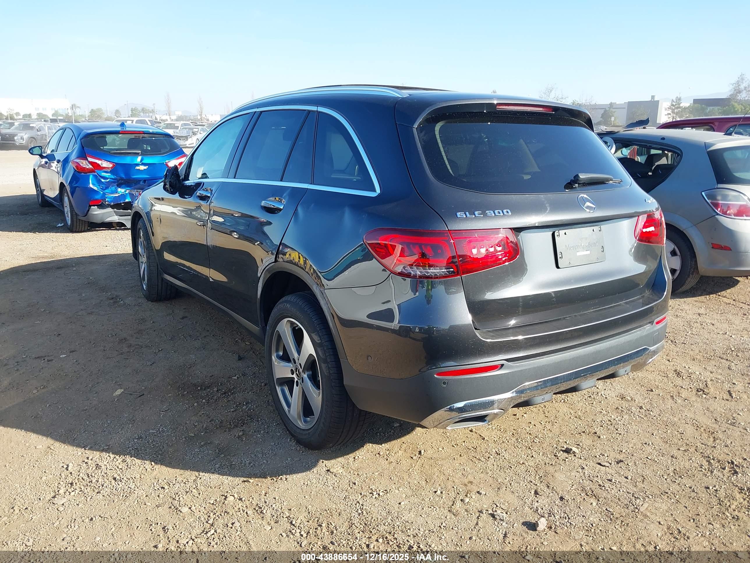 MERCEDES-BENZ GLC image 3