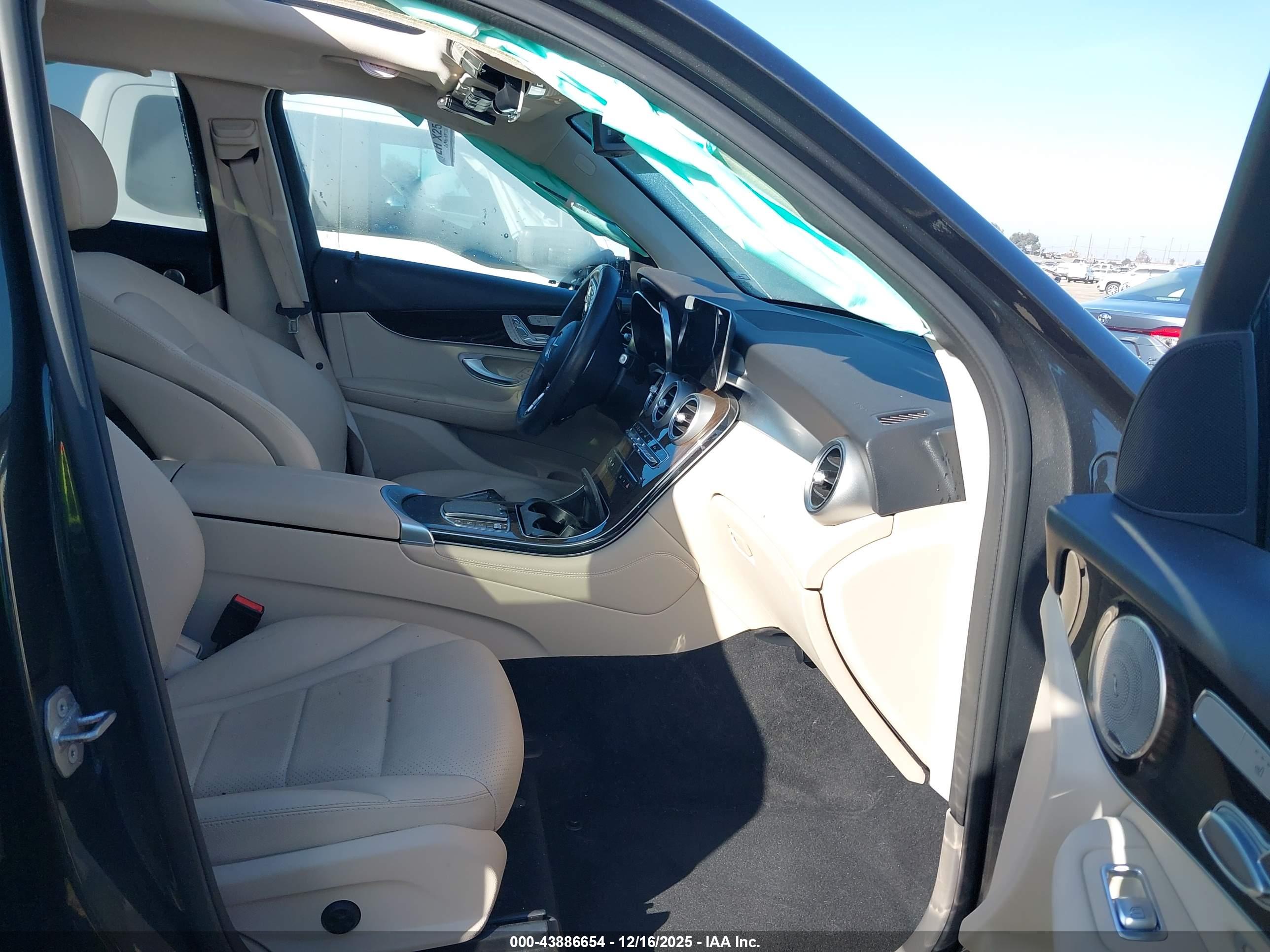 MERCEDES-BENZ GLC image 5