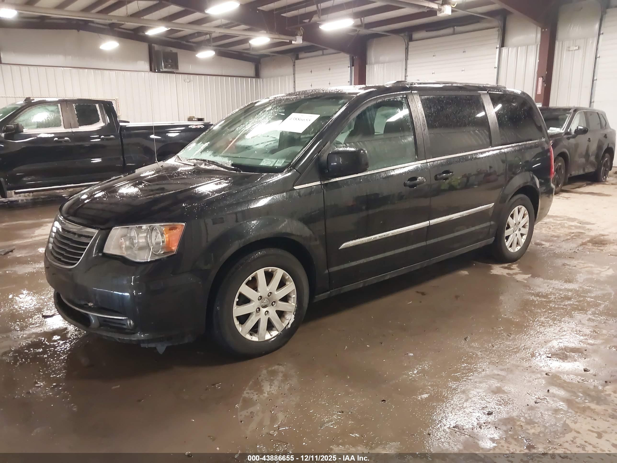 CHRYSLER TOWN image 2