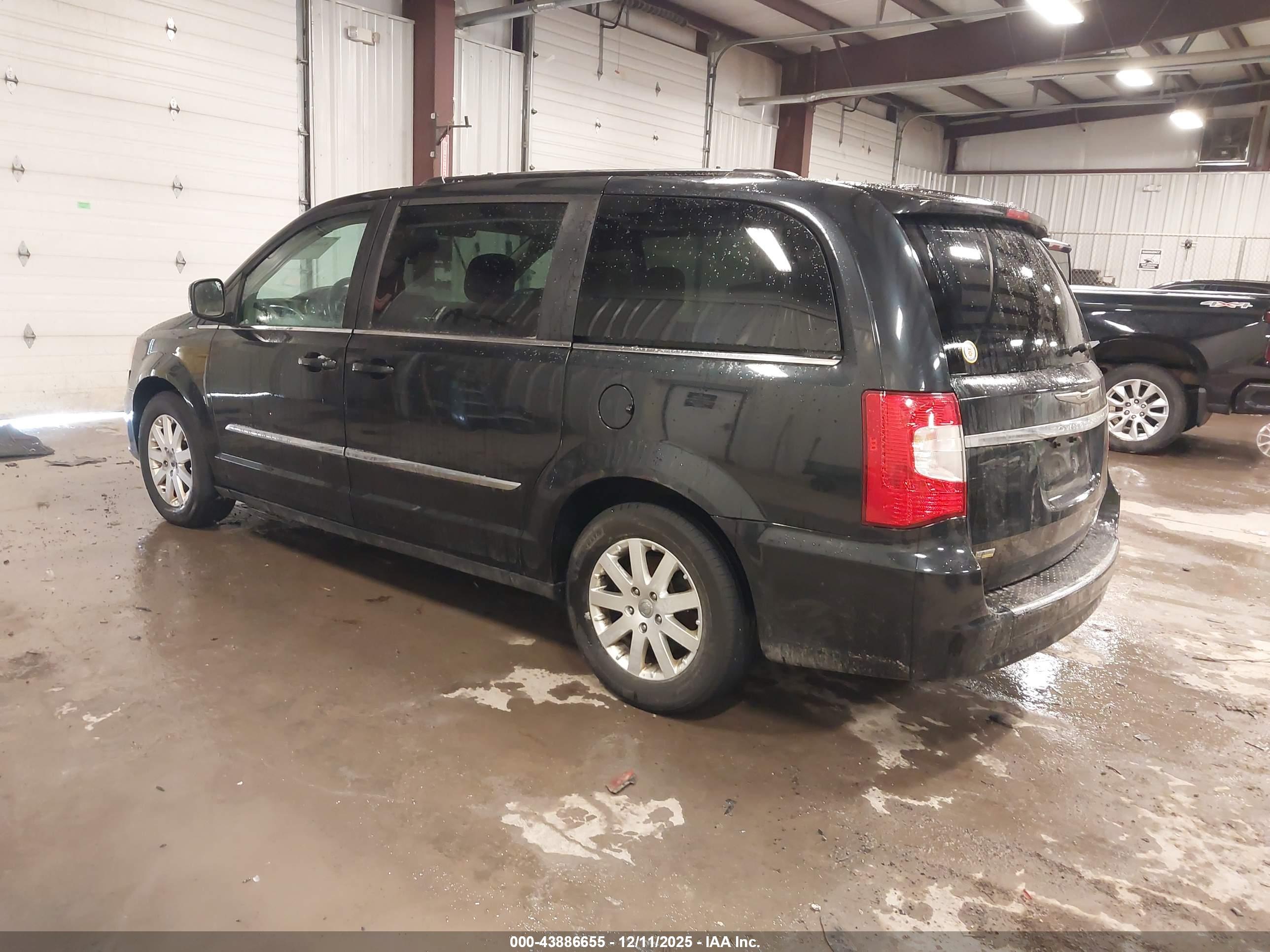 CHRYSLER TOWN image 3
