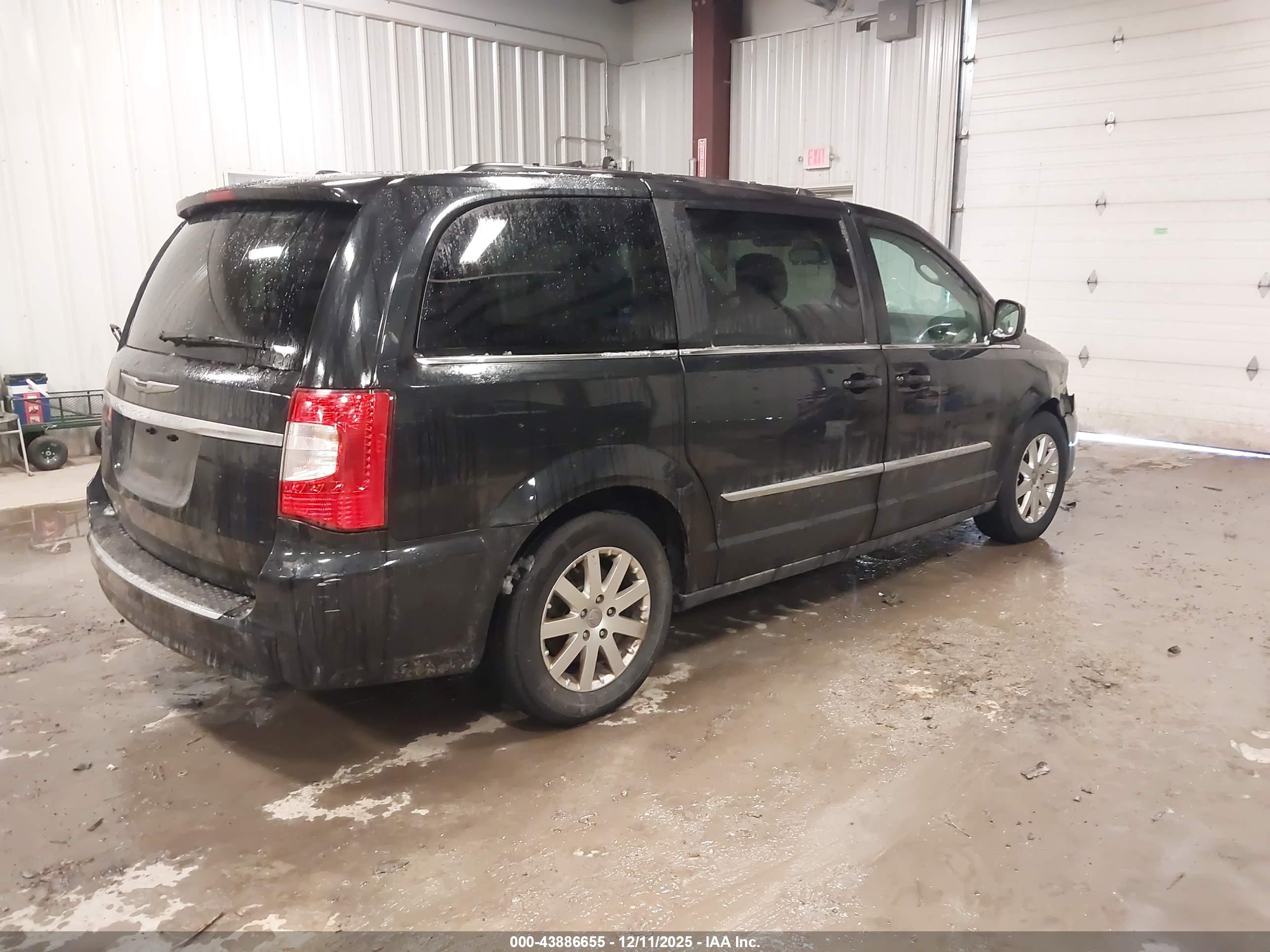 CHRYSLER TOWN image 4