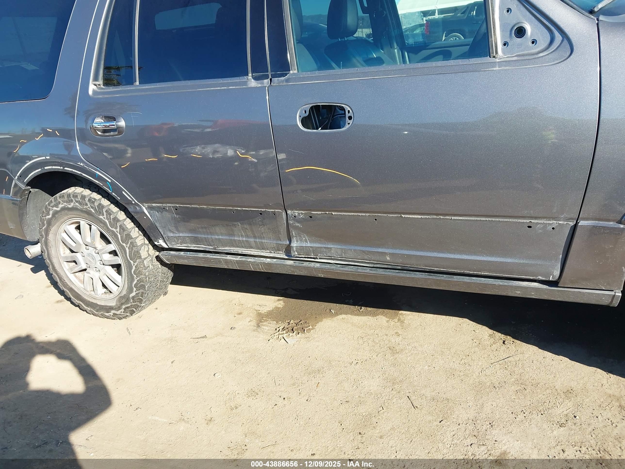 FORD EXPEDITION image 6