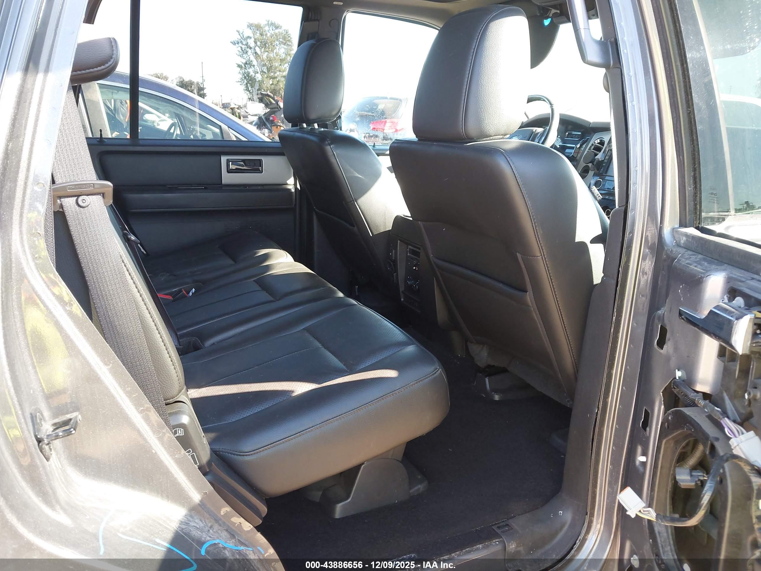 FORD EXPEDITION image 8