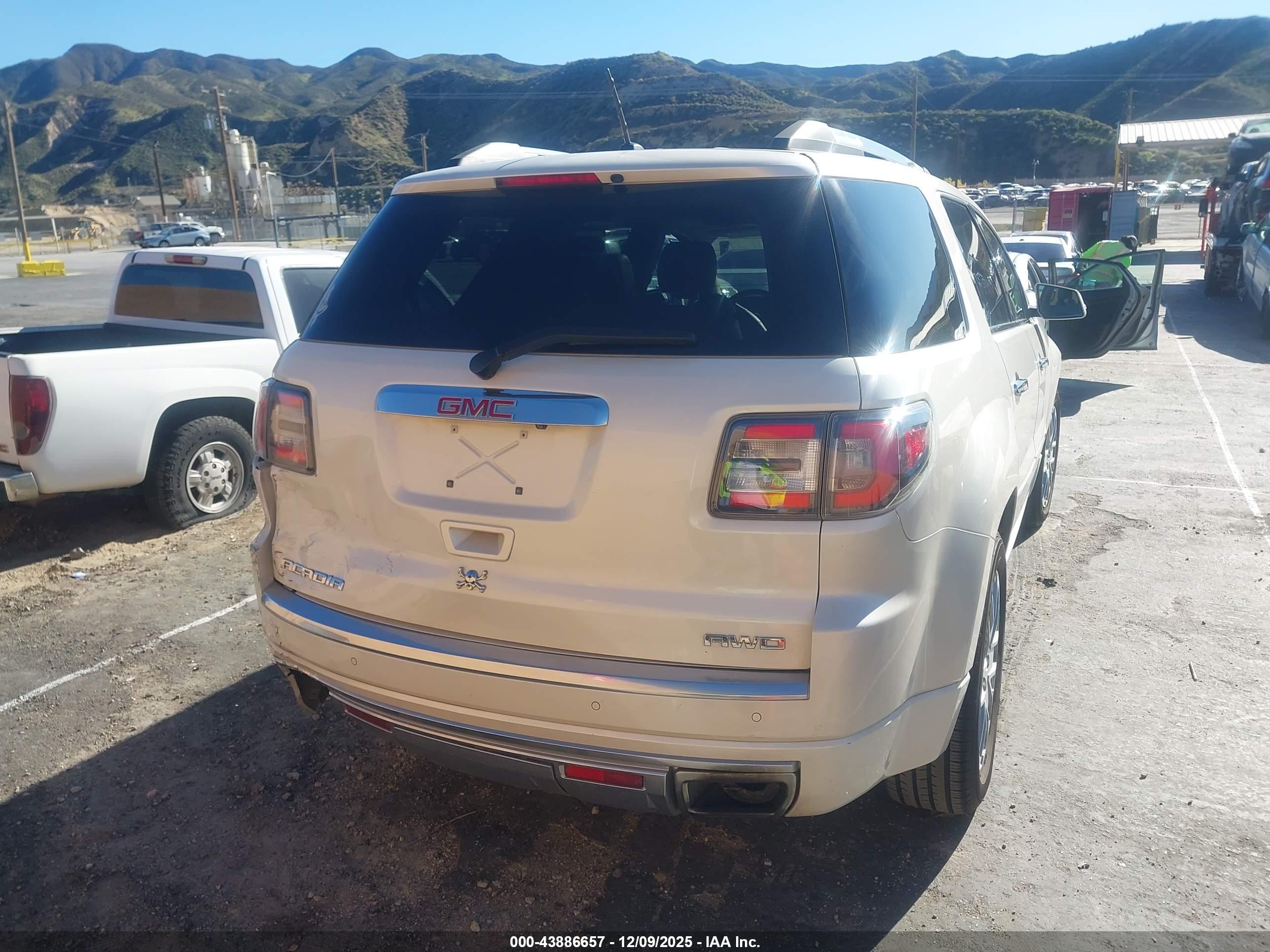 GMC ACADIA image 4