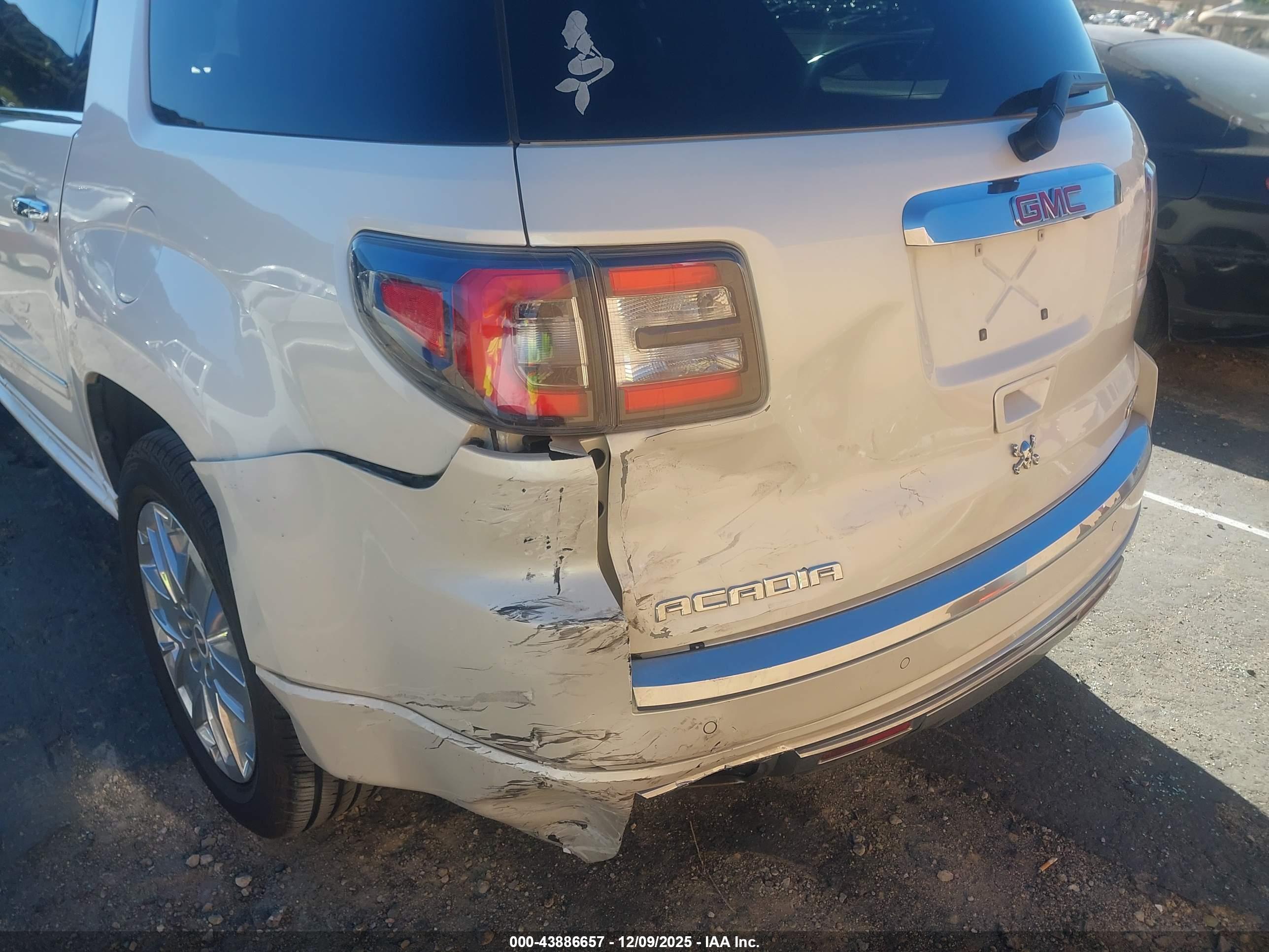 GMC ACADIA image 6