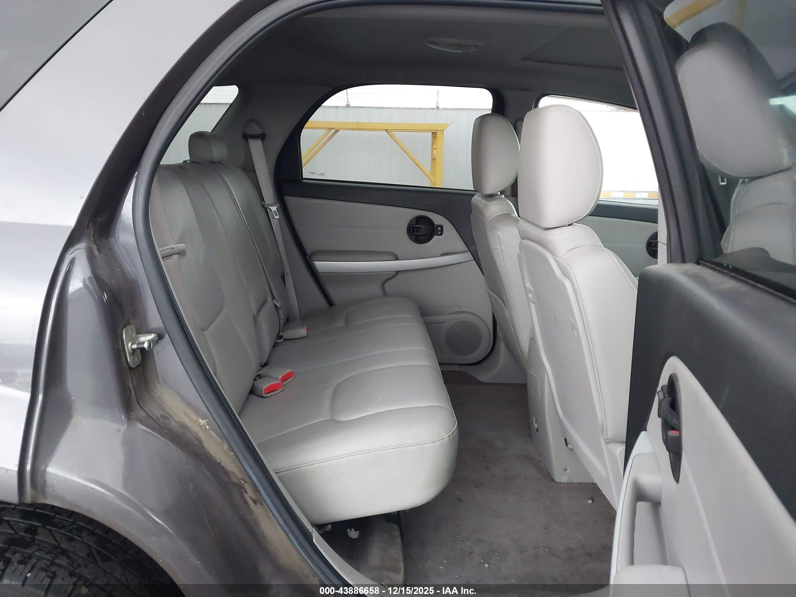 CHEVROLET EQUINOX image 8