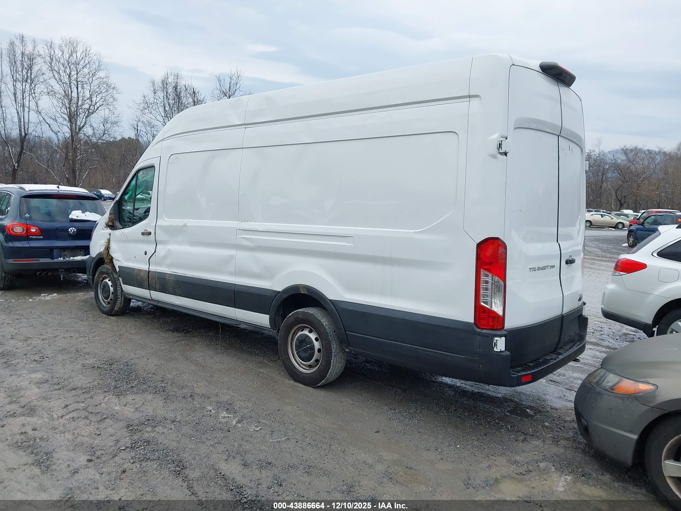 FORD TRANSIT-250 image 3