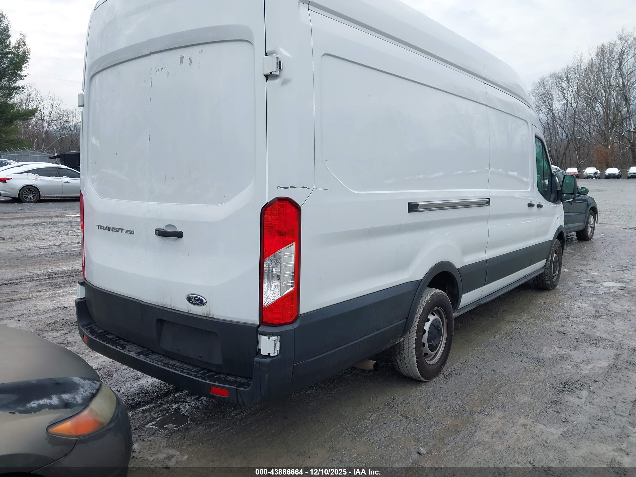 FORD TRANSIT-250 image 4