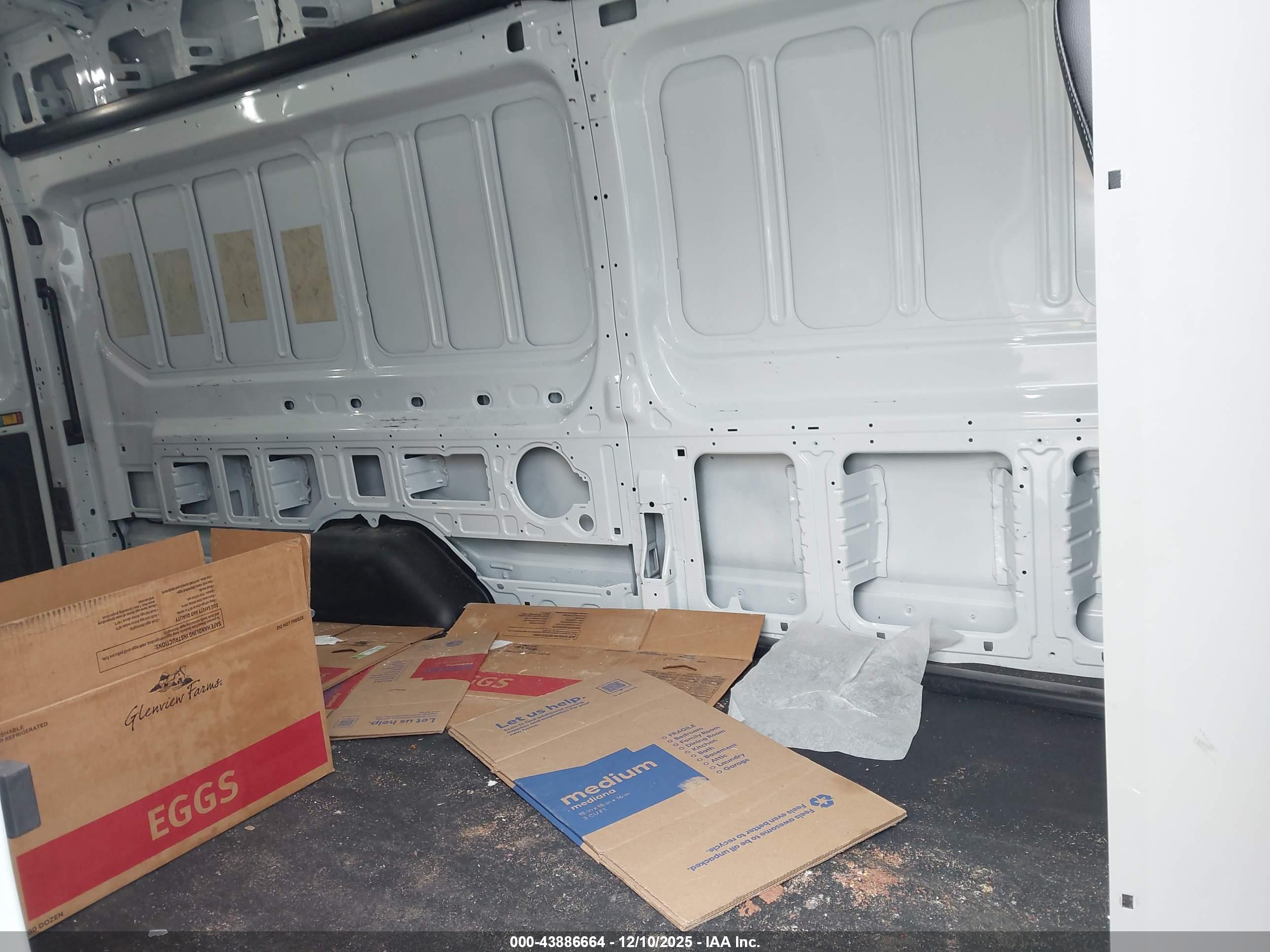 FORD TRANSIT-250 image 8