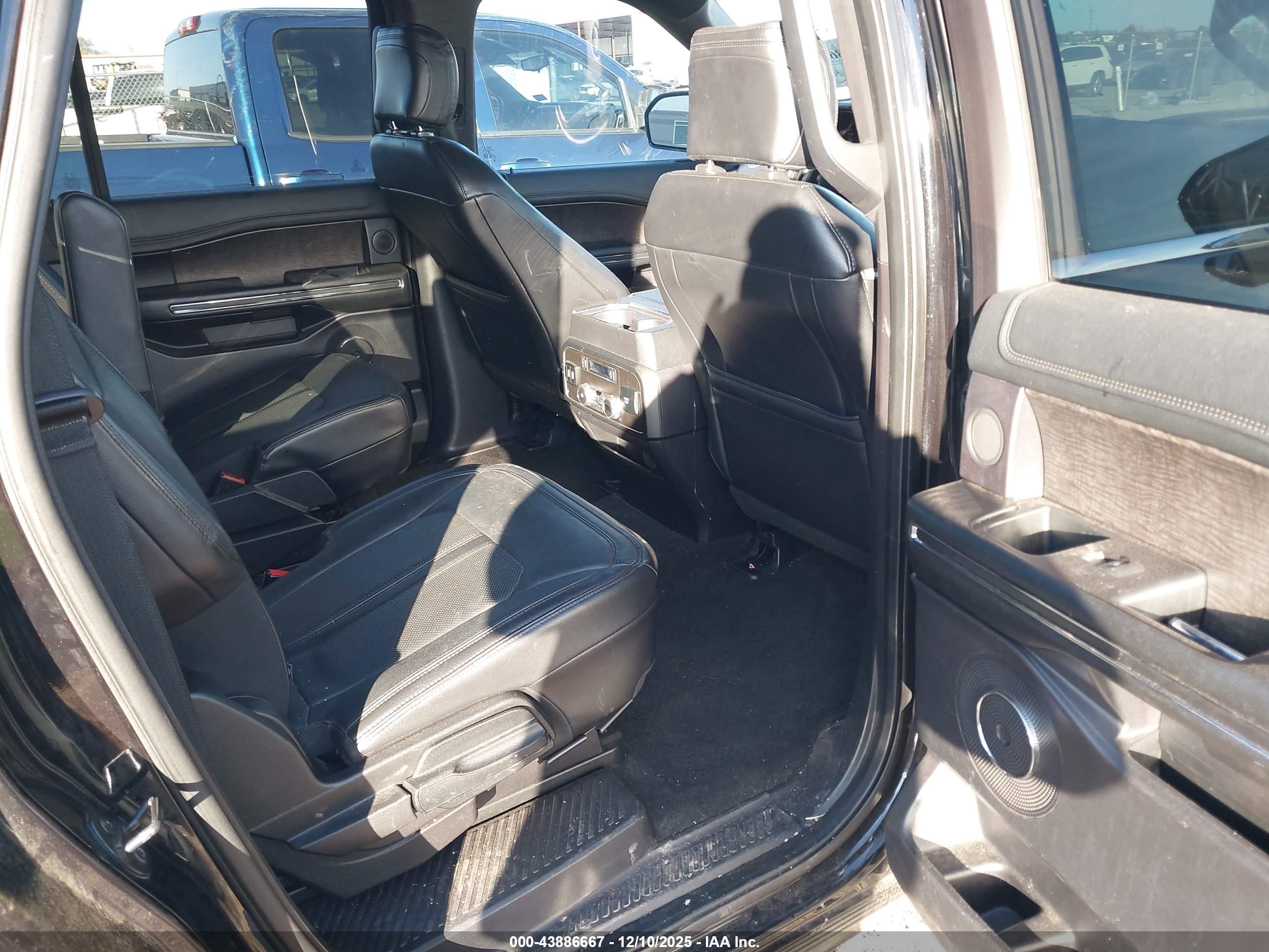 FORD EXPEDITION image 8