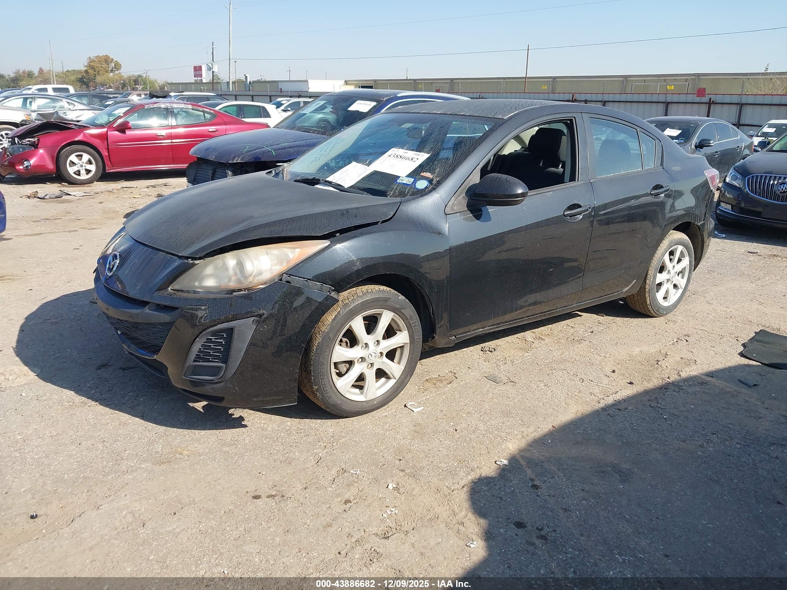 MAZDA MAZDA3 image 2