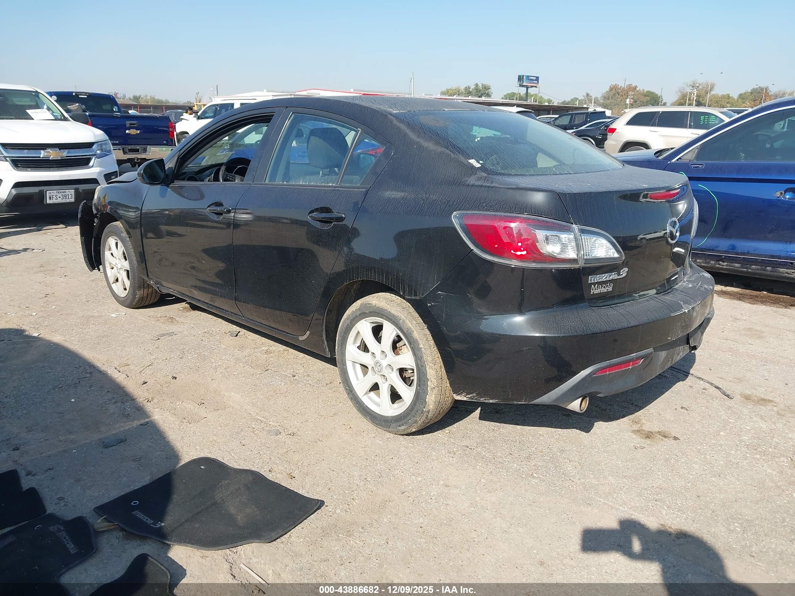 MAZDA MAZDA3 image 3