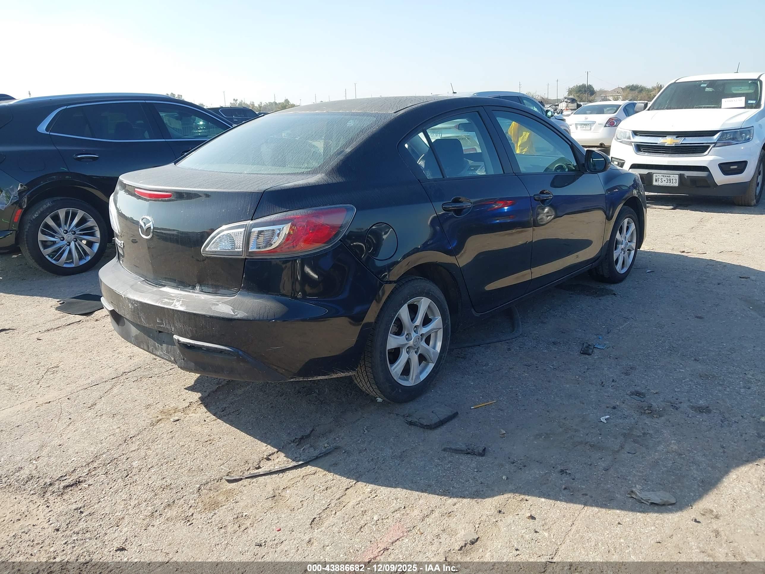 MAZDA MAZDA3 image 4