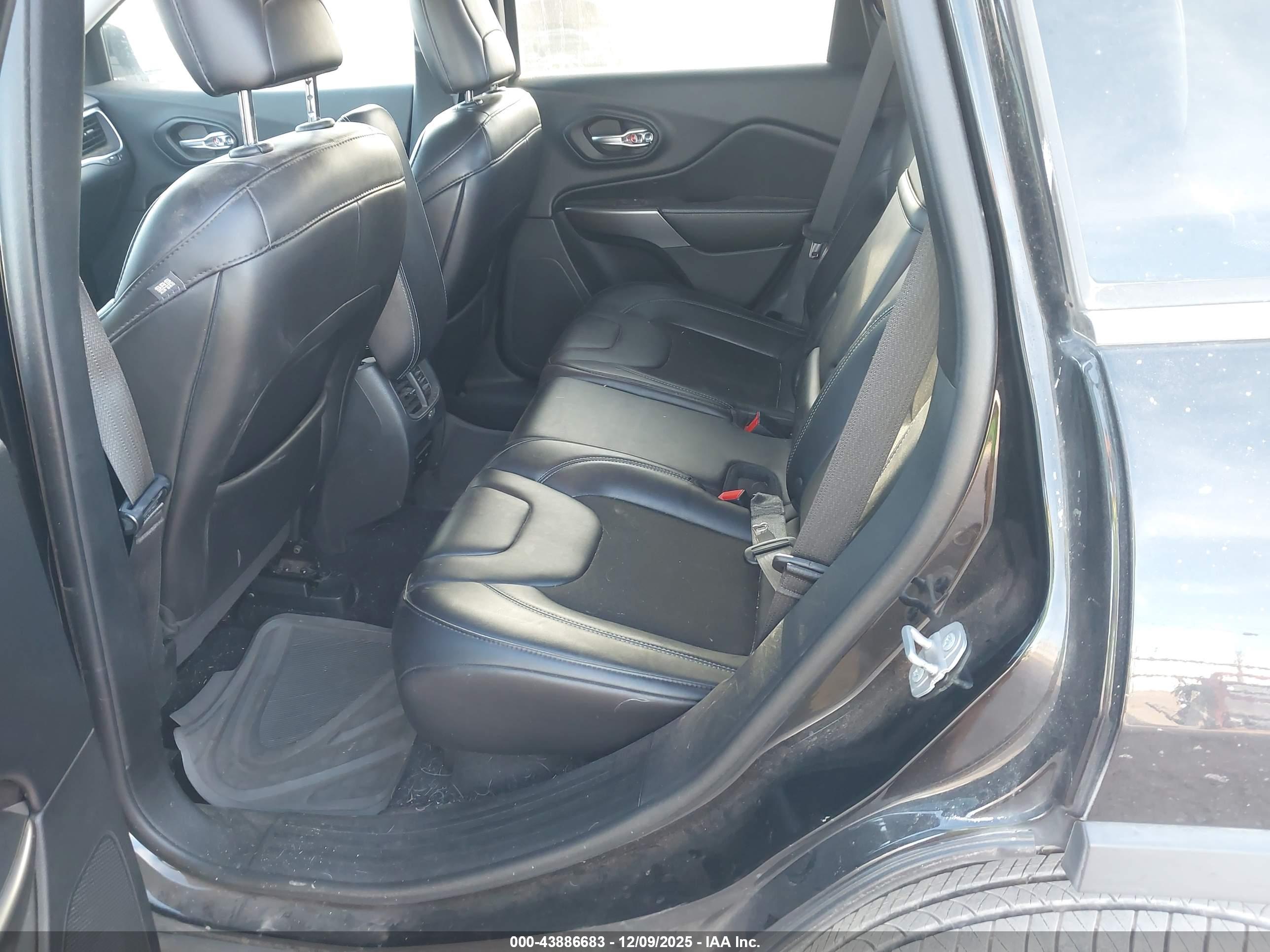 JEEP CHEROKEE image 8