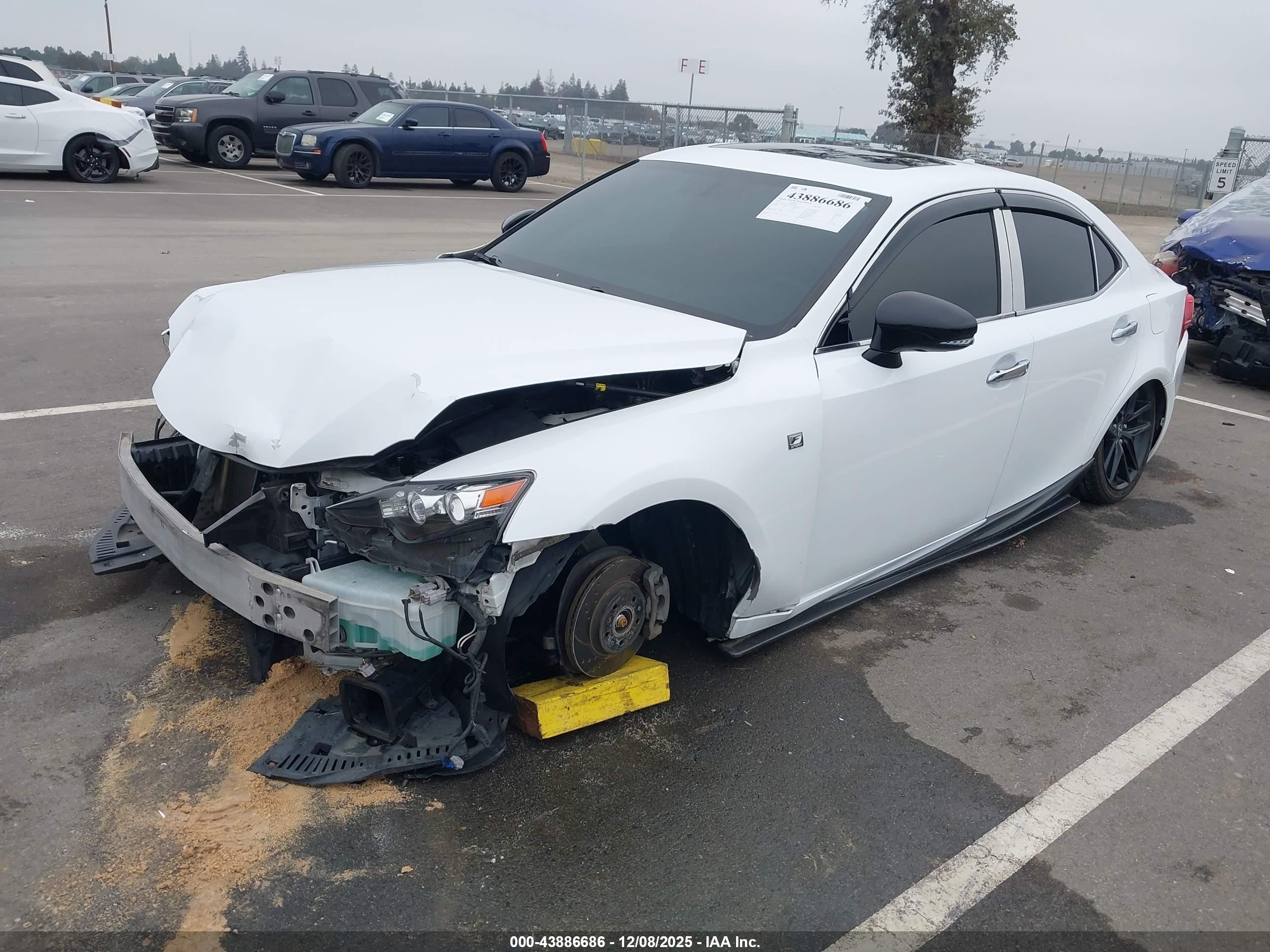 LEXUS IS image 2