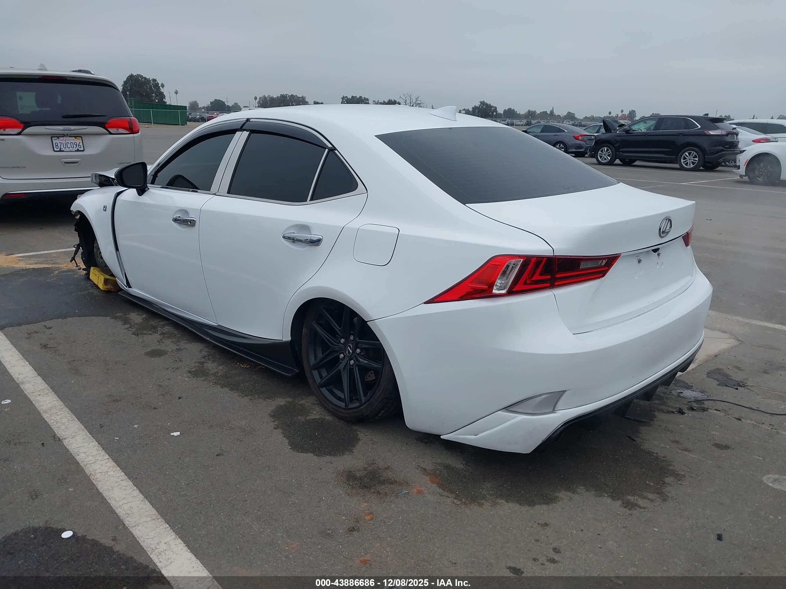 LEXUS IS image 3
