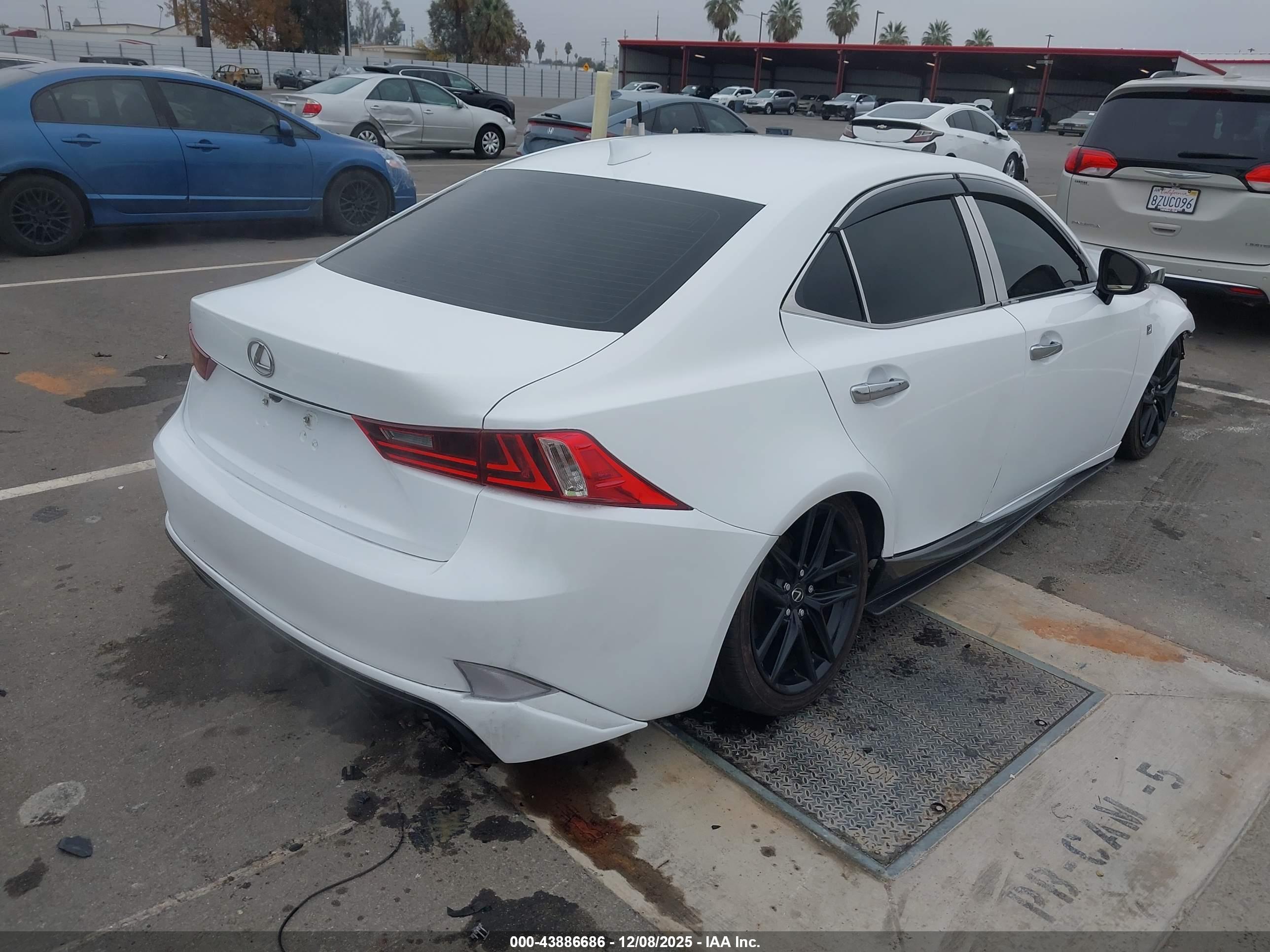 LEXUS IS image 4