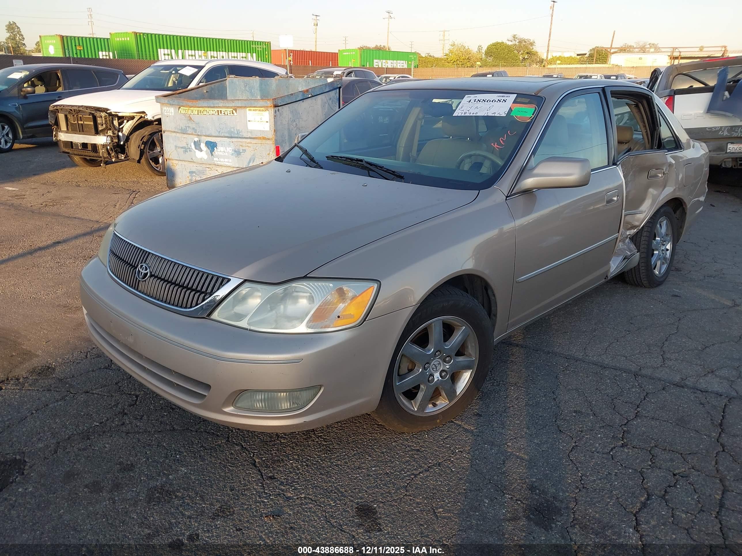 TOYOTA AVALON image 2