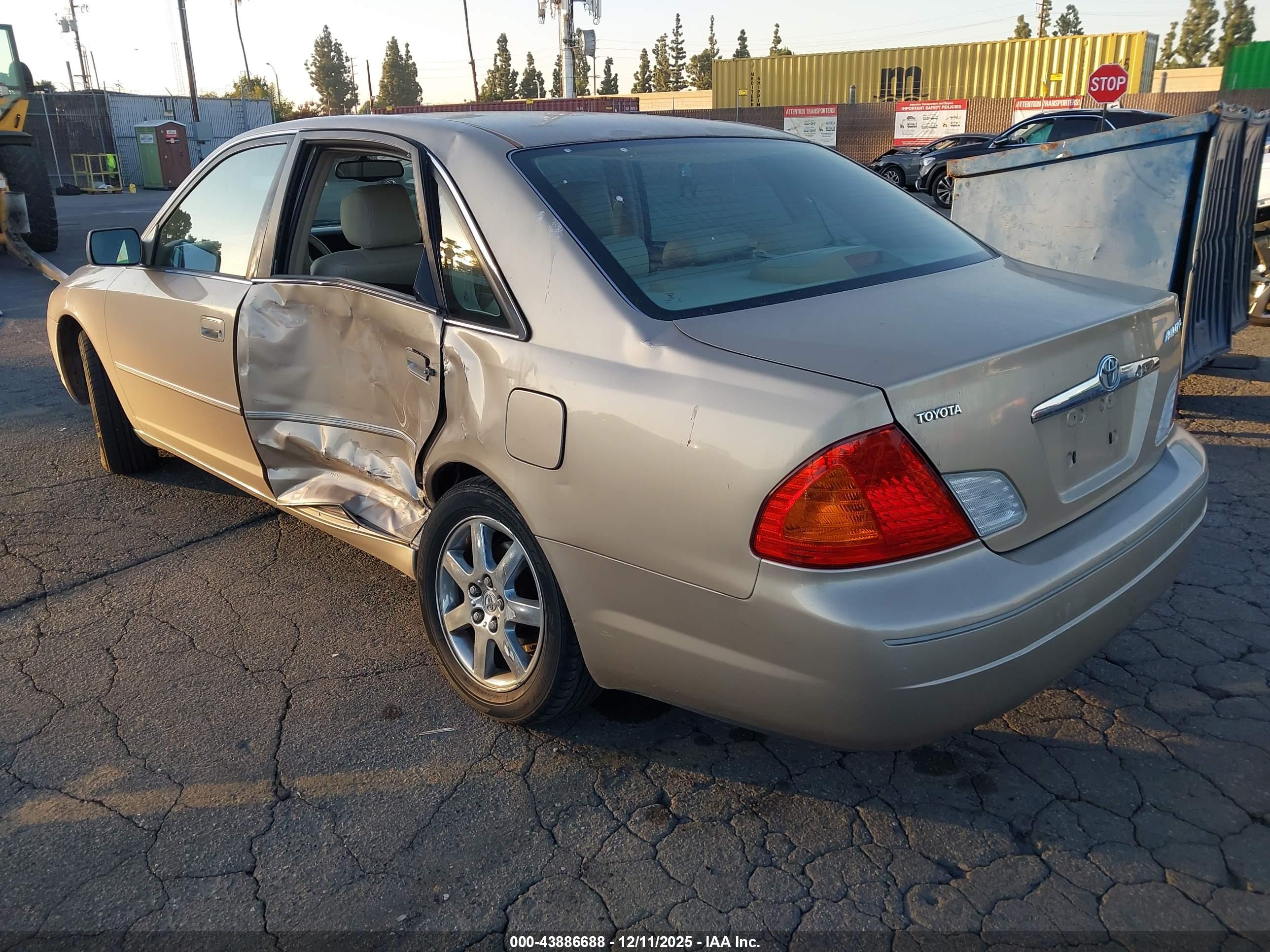 TOYOTA AVALON image 3