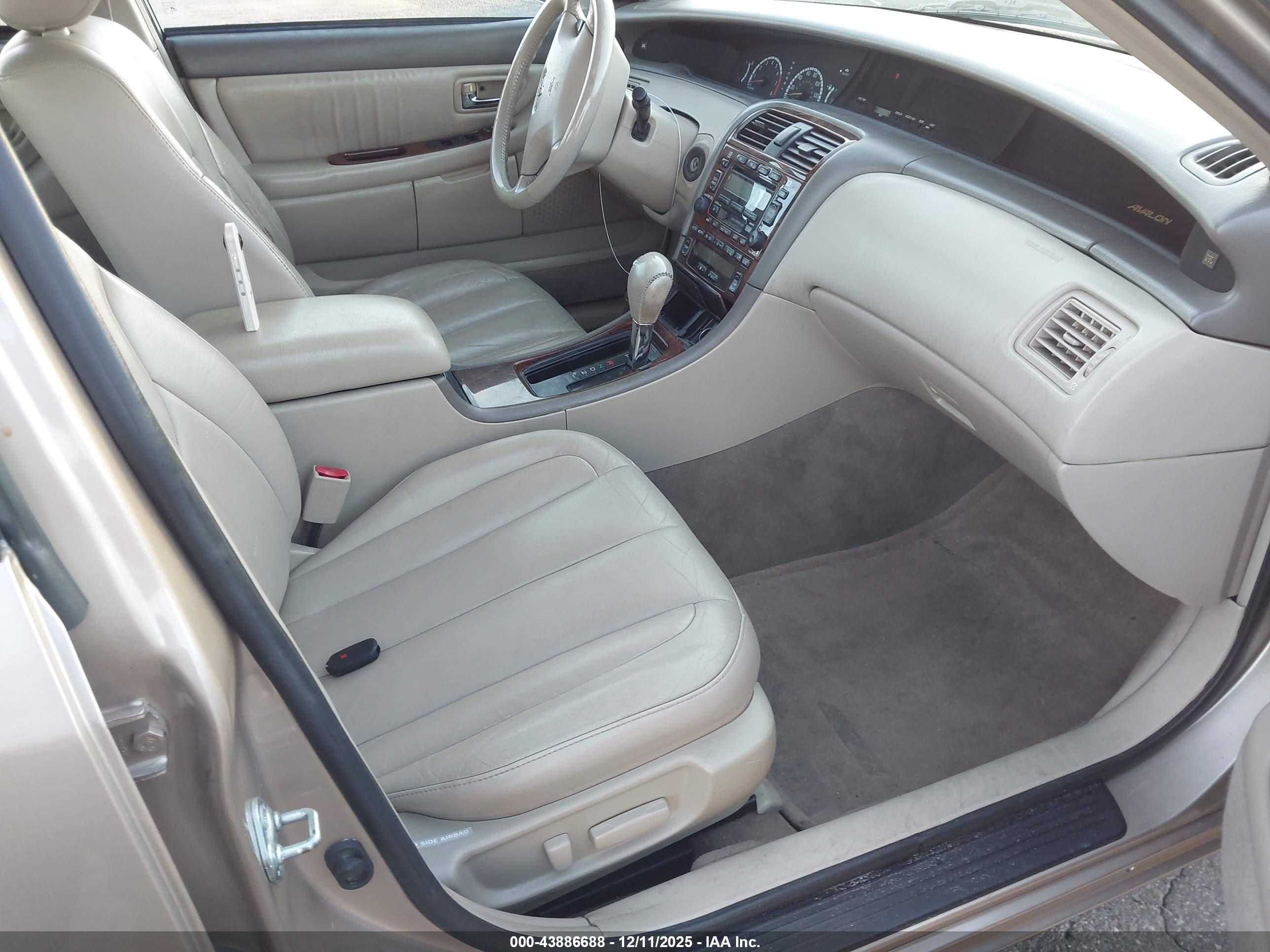 TOYOTA AVALON image 5