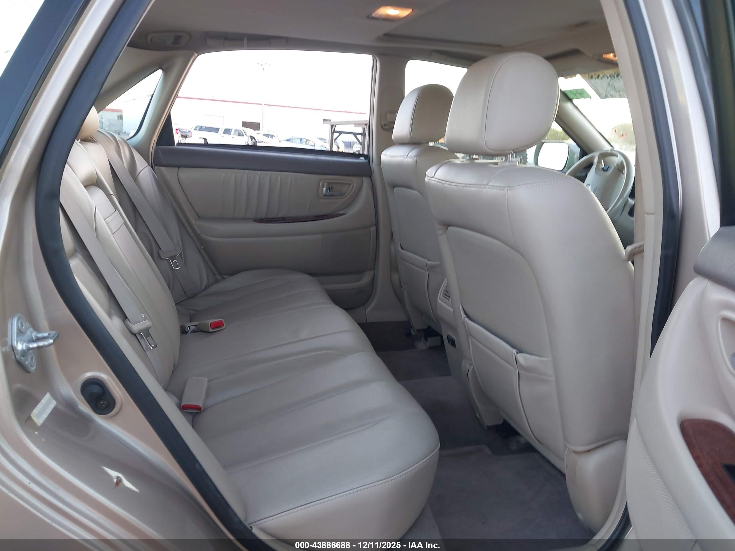 TOYOTA AVALON image 8