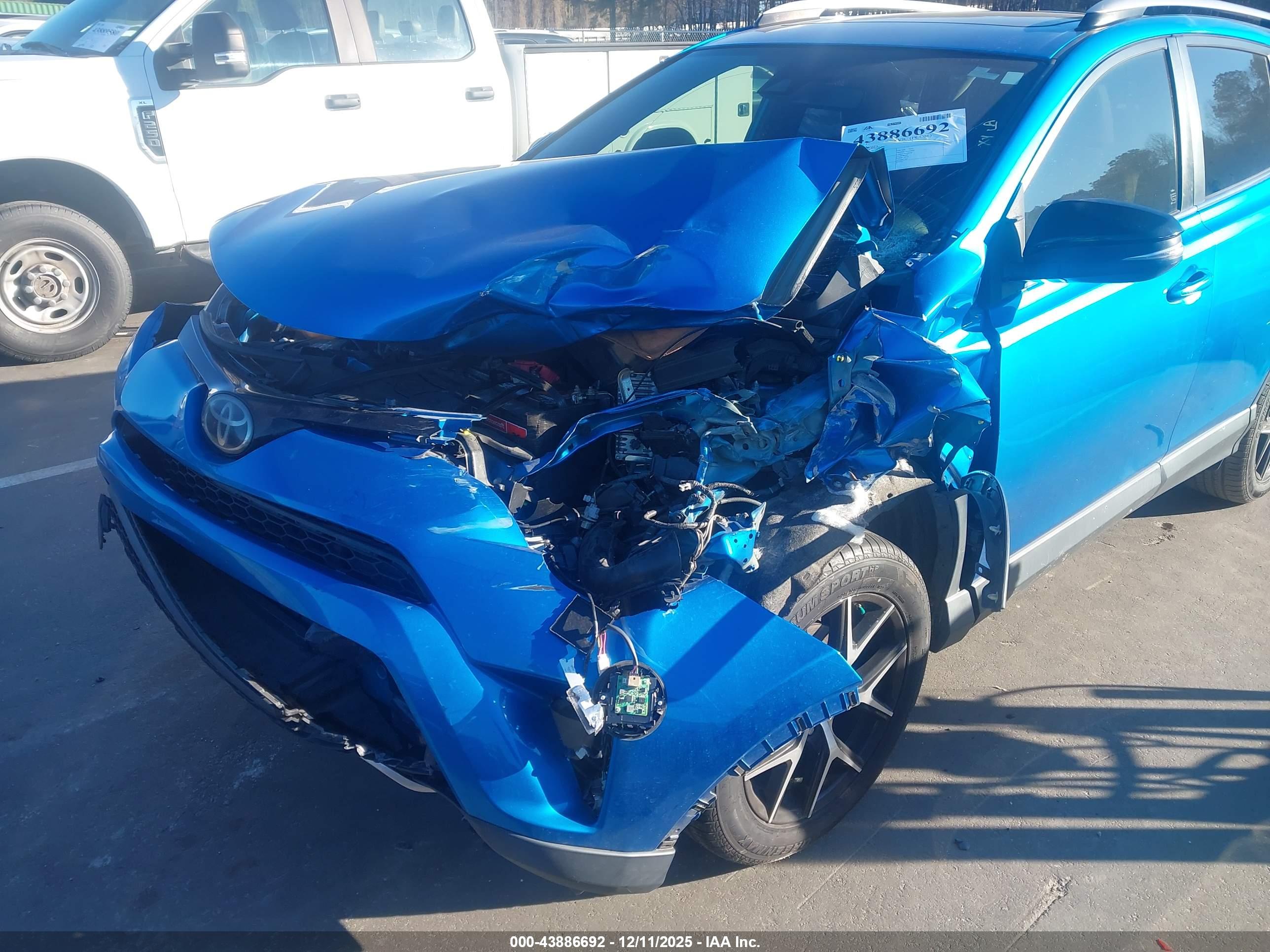 TOYOTA RAV4 image 6