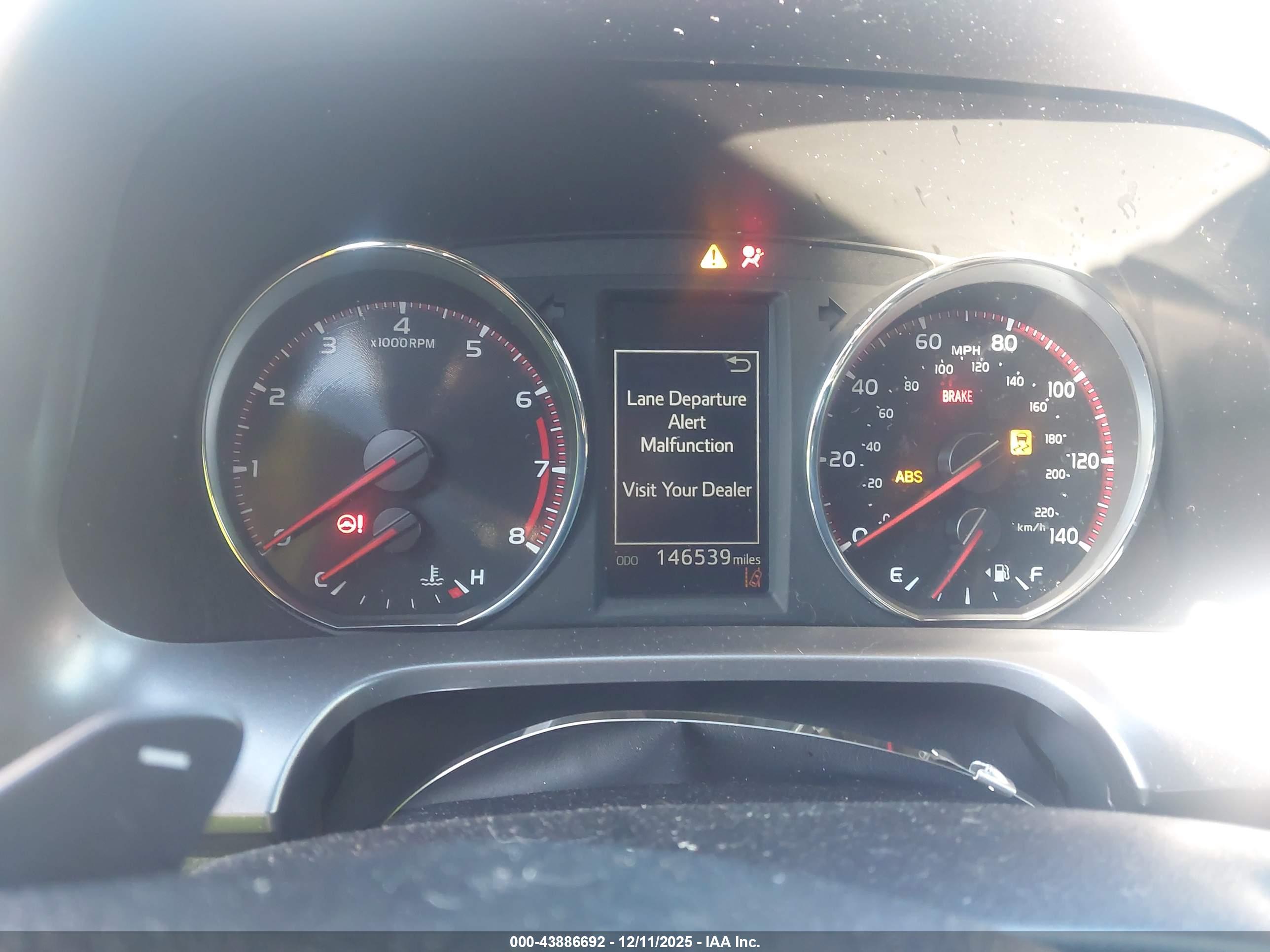 TOYOTA RAV4 image 7