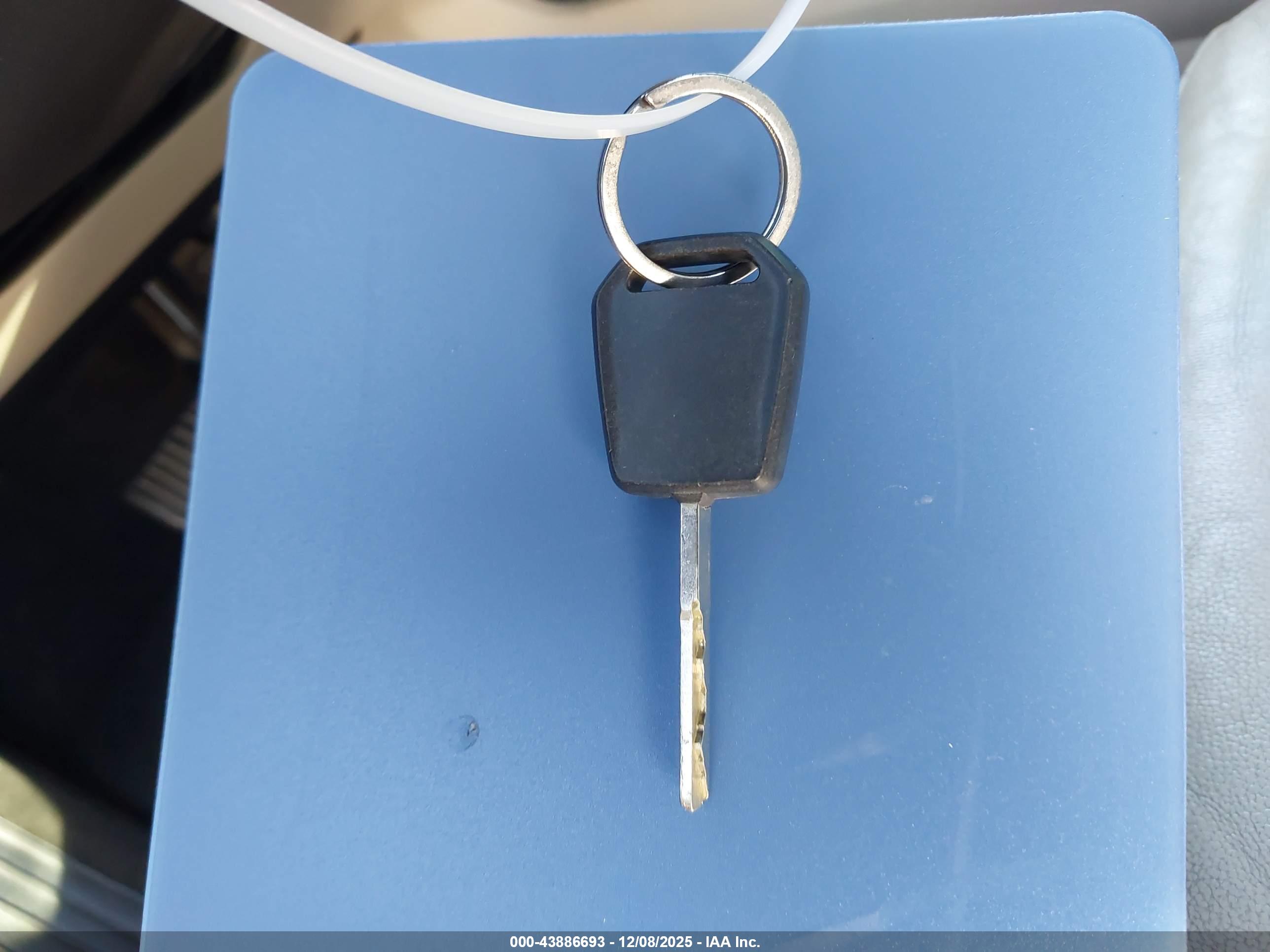 FORD FUSION image 11
