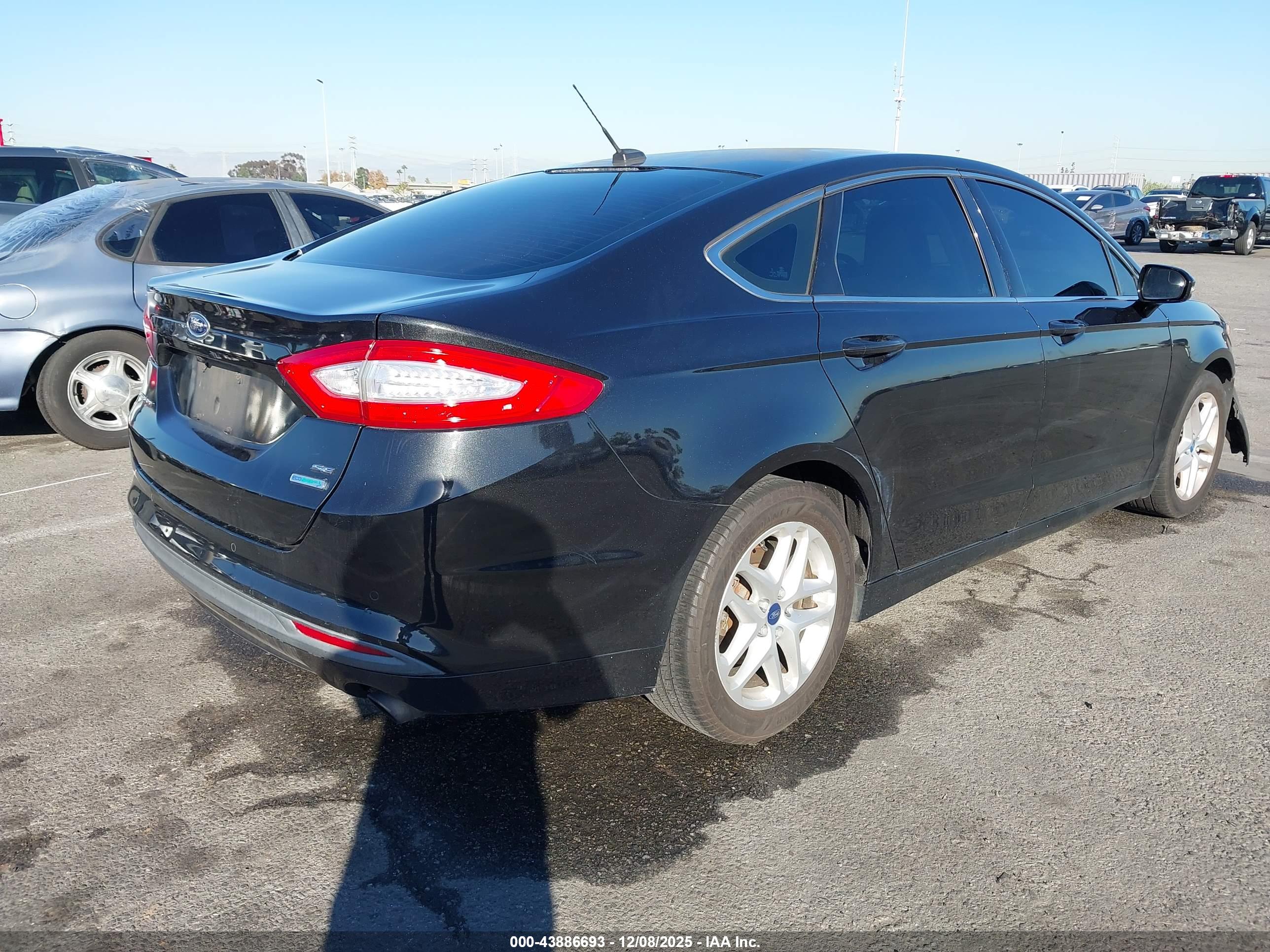 FORD FUSION image 4