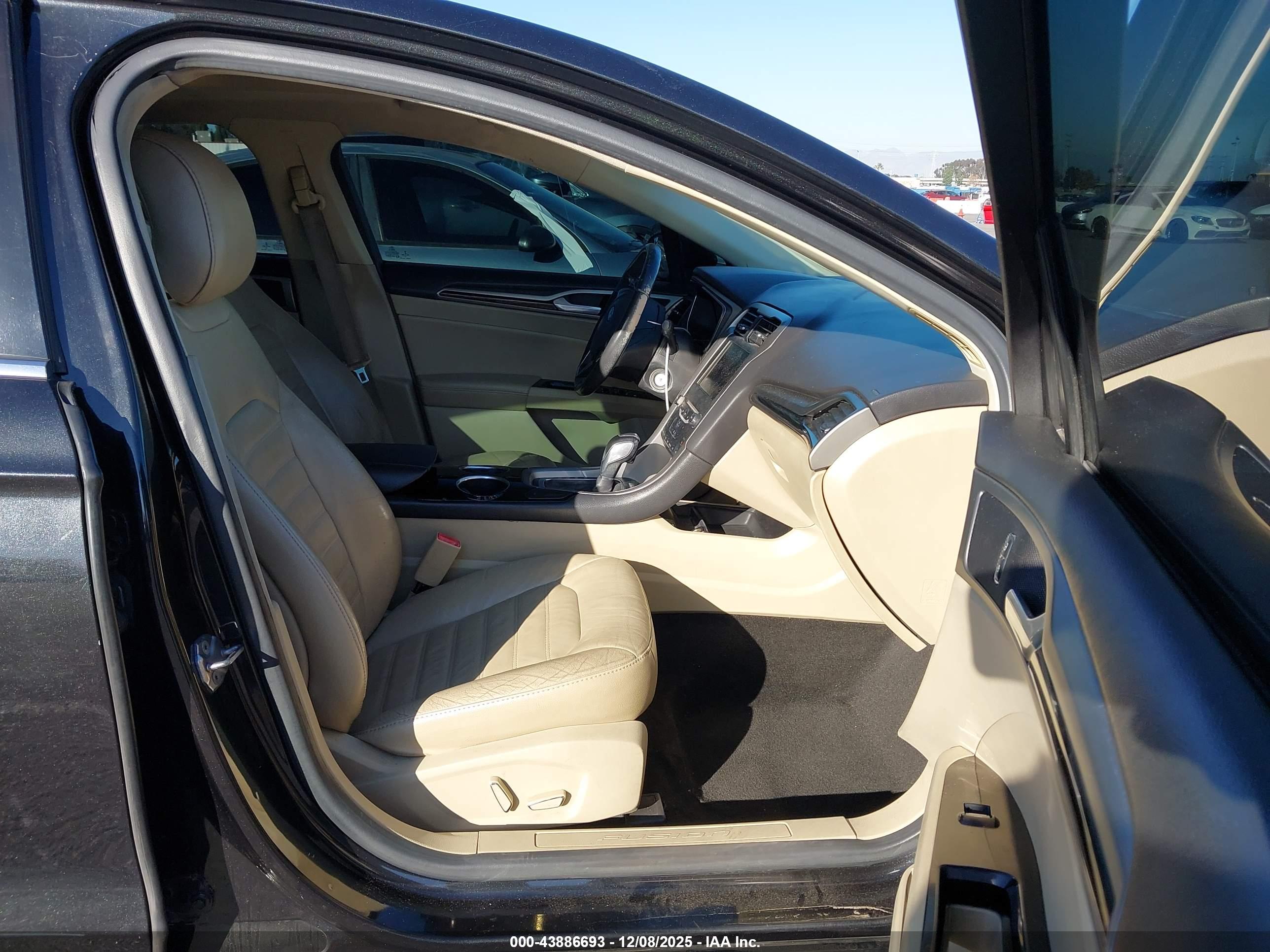 FORD FUSION image 5