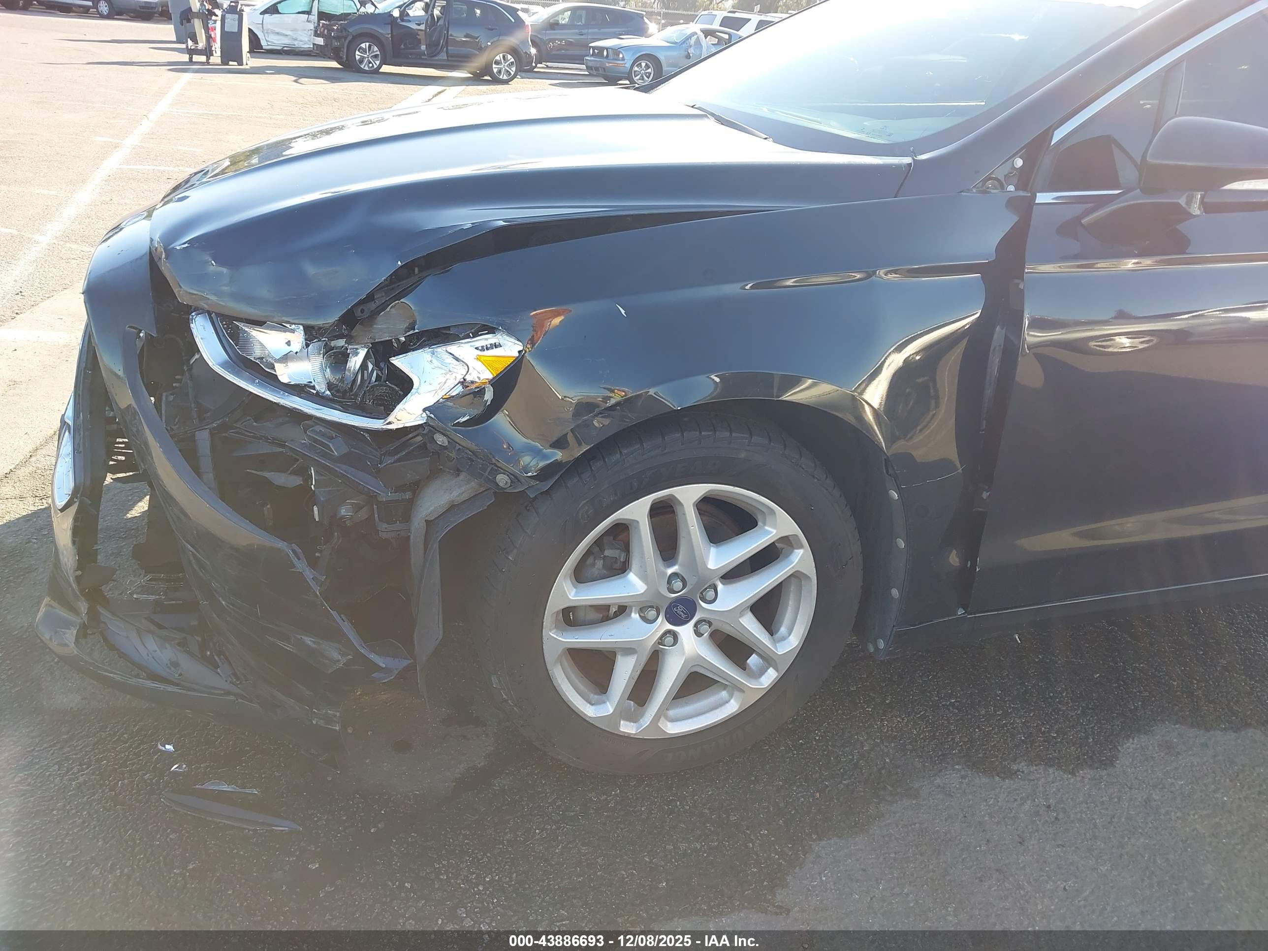 FORD FUSION image 6