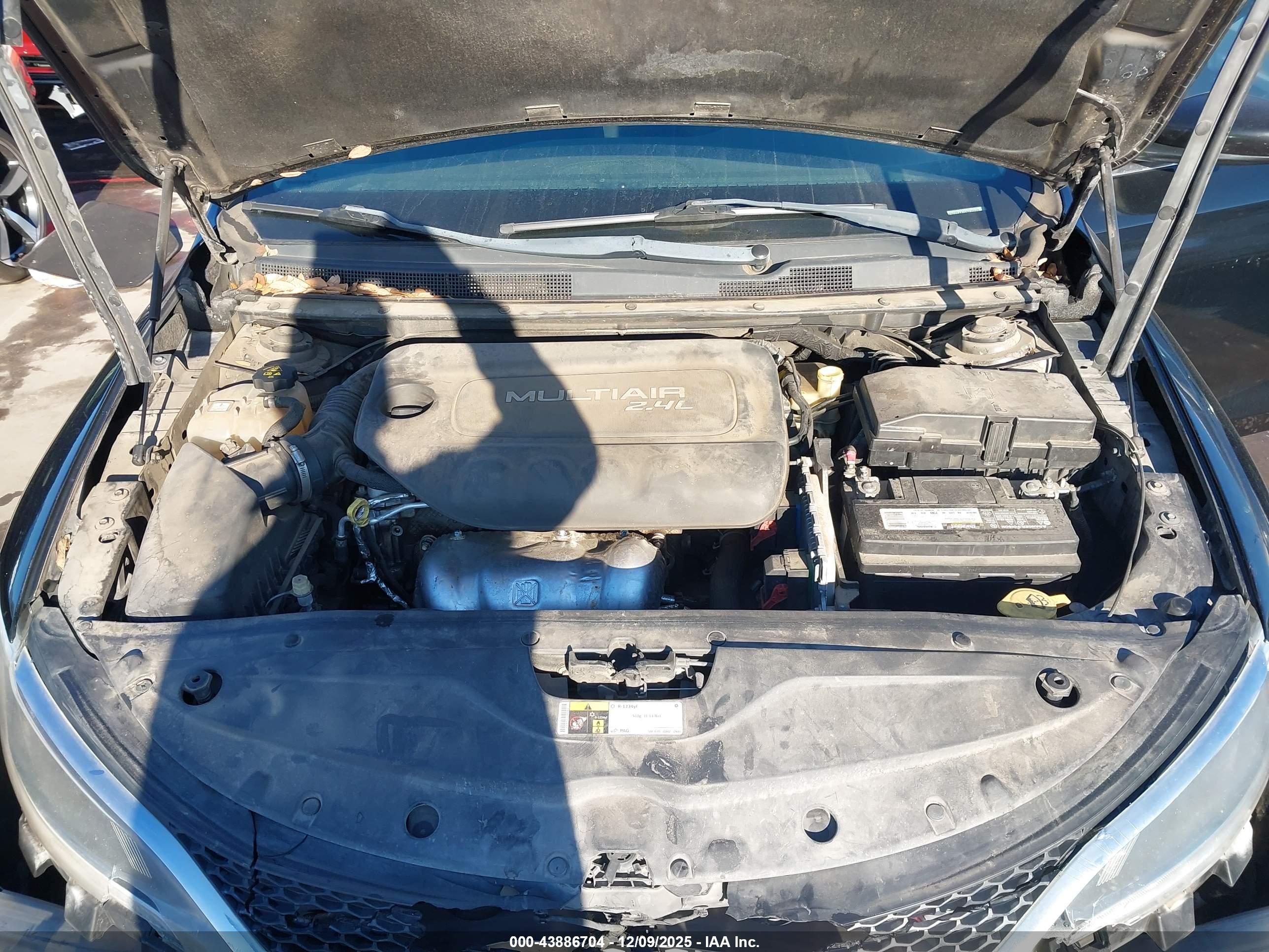CHRYSLER 200 image 10