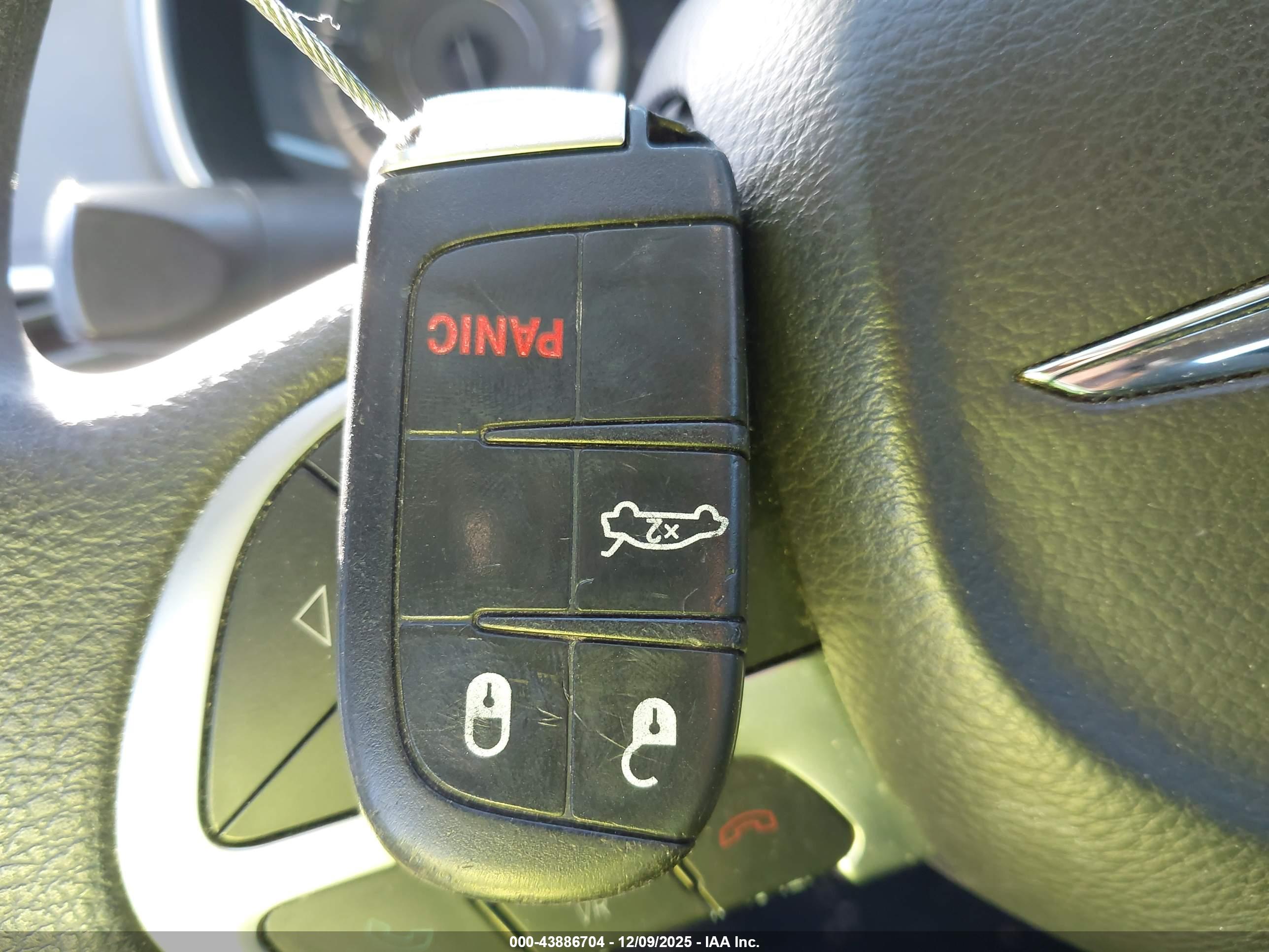 CHRYSLER 200 image 11