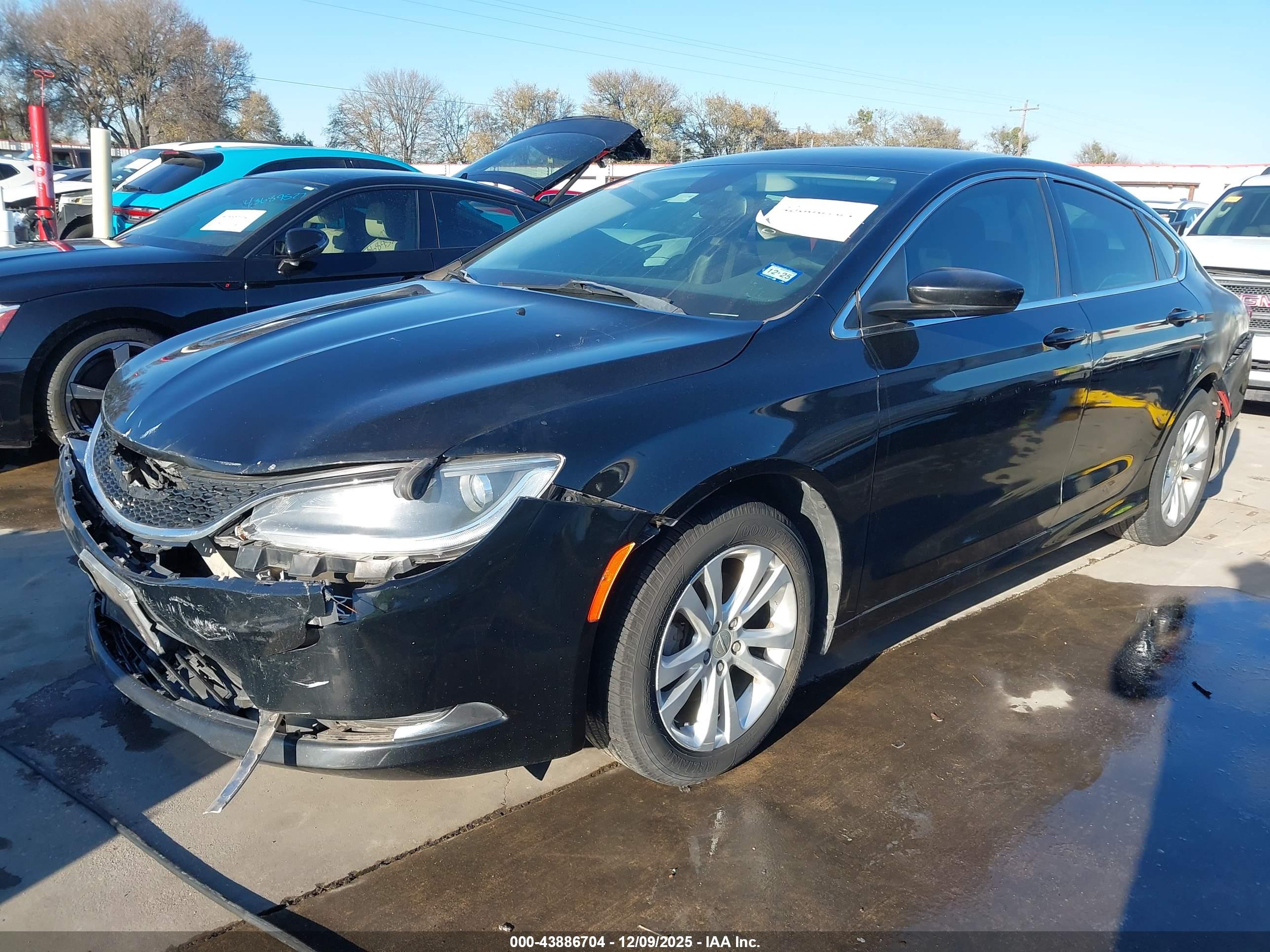 CHRYSLER 200 image 2