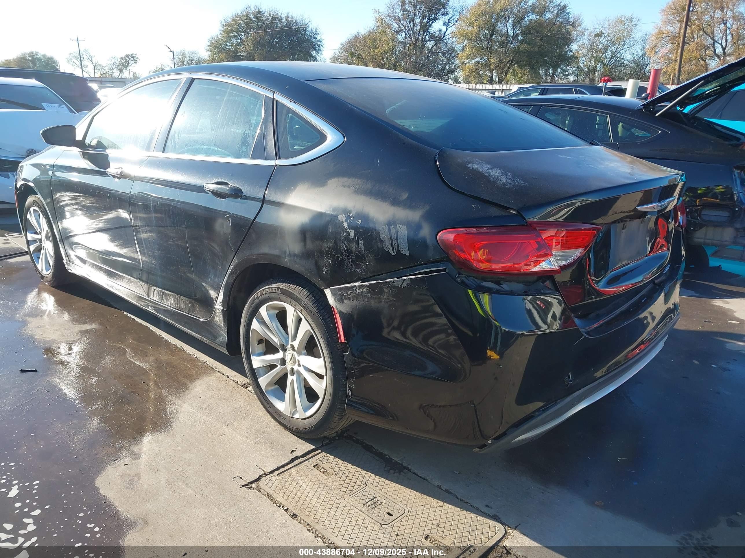 CHRYSLER 200 image 3