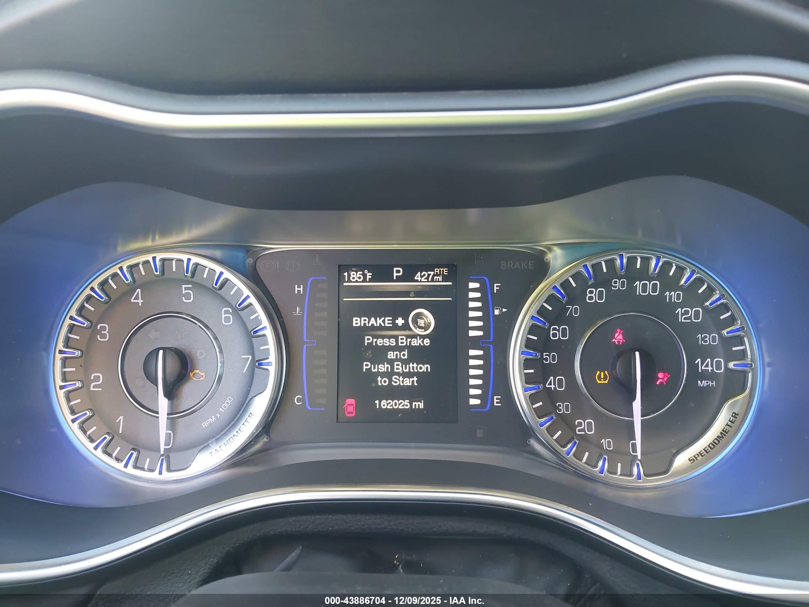 CHRYSLER 200 image 7