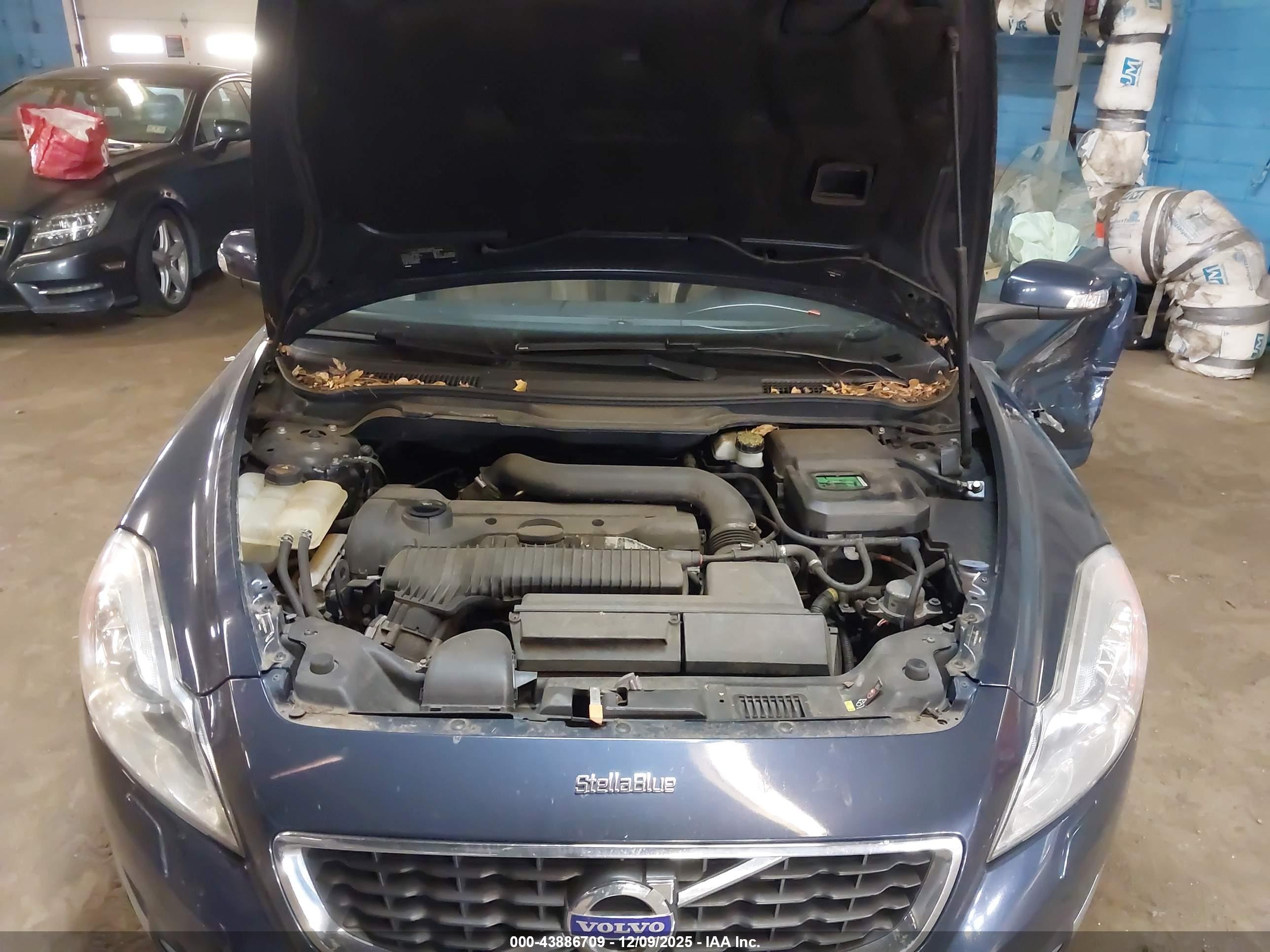 VOLVO C70 image 10