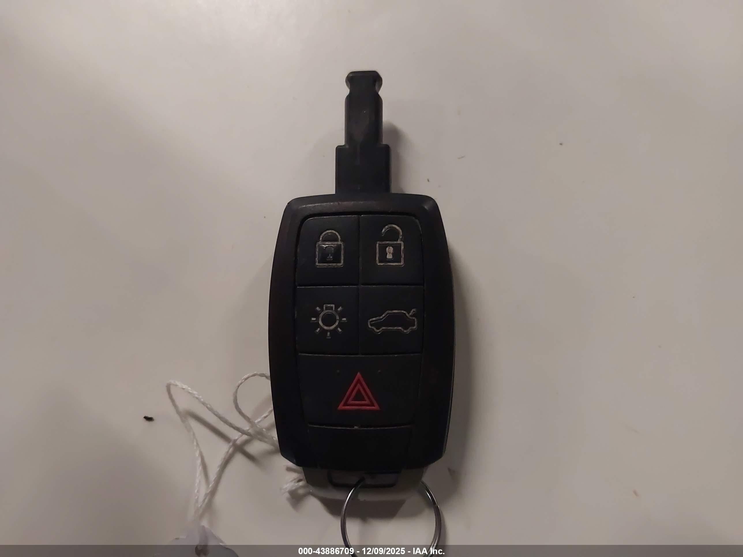 VOLVO C70 image 11