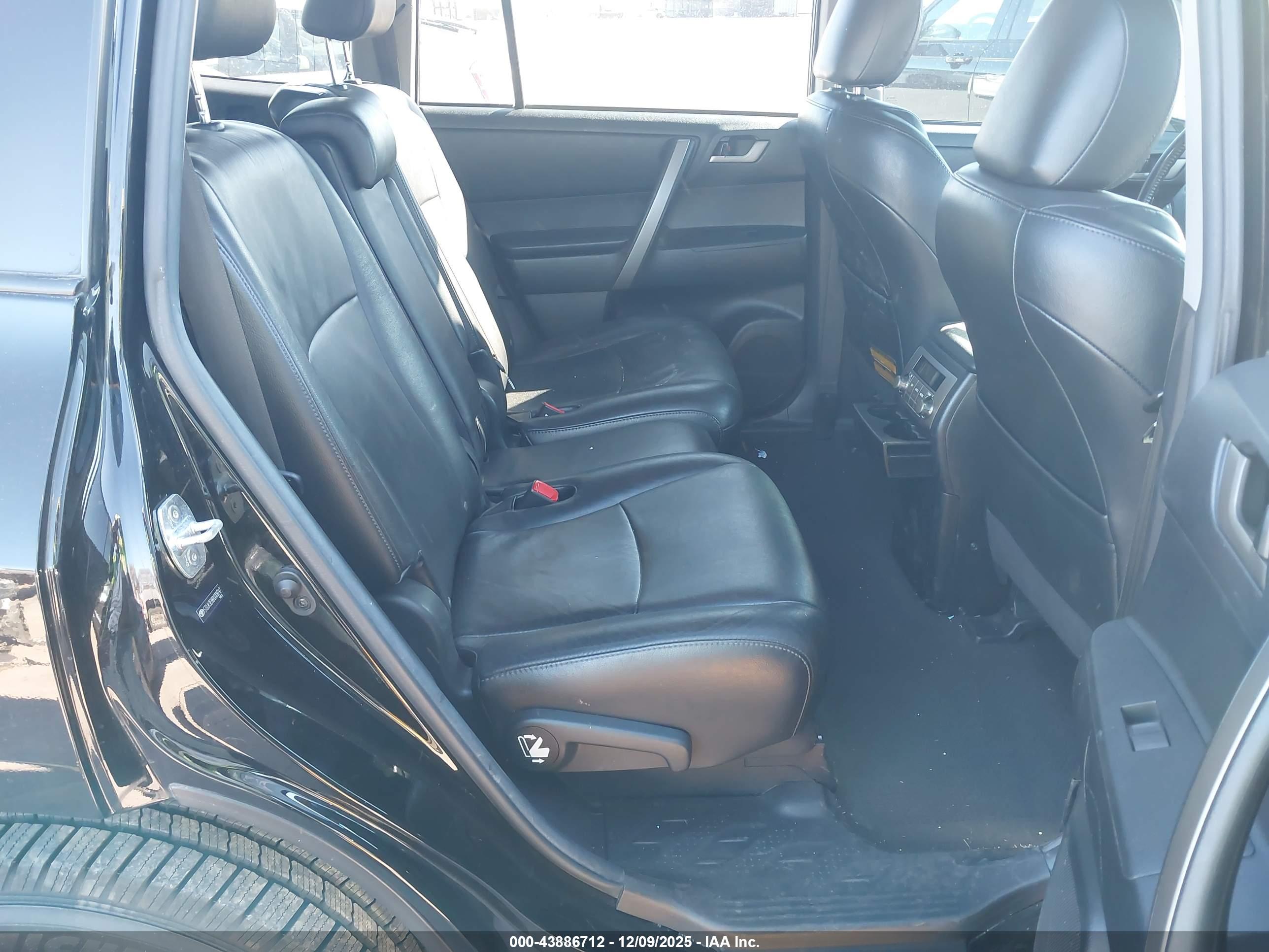 TOYOTA HIGHLANDER image 8