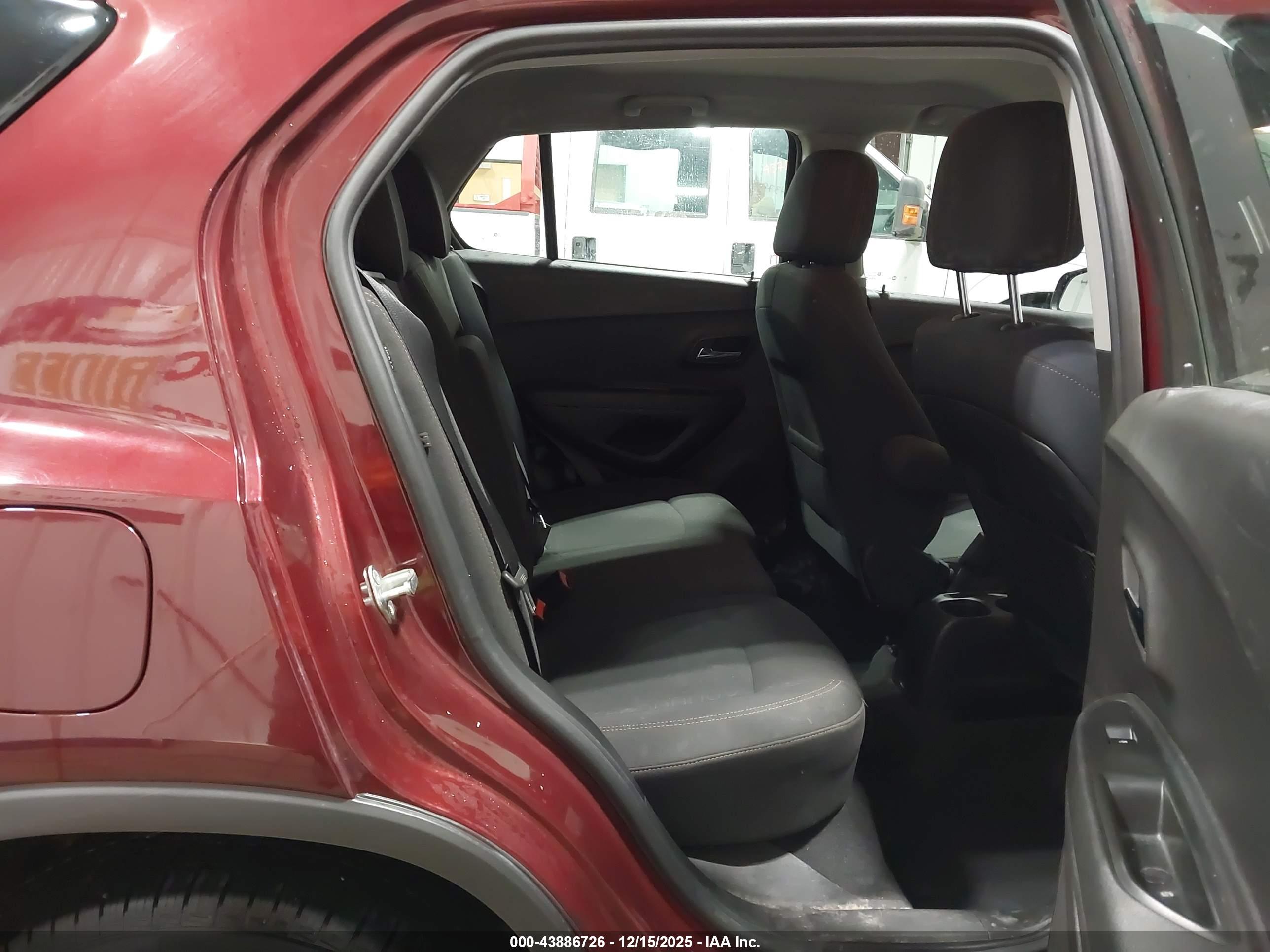 CHEVROLET TRAX image 8