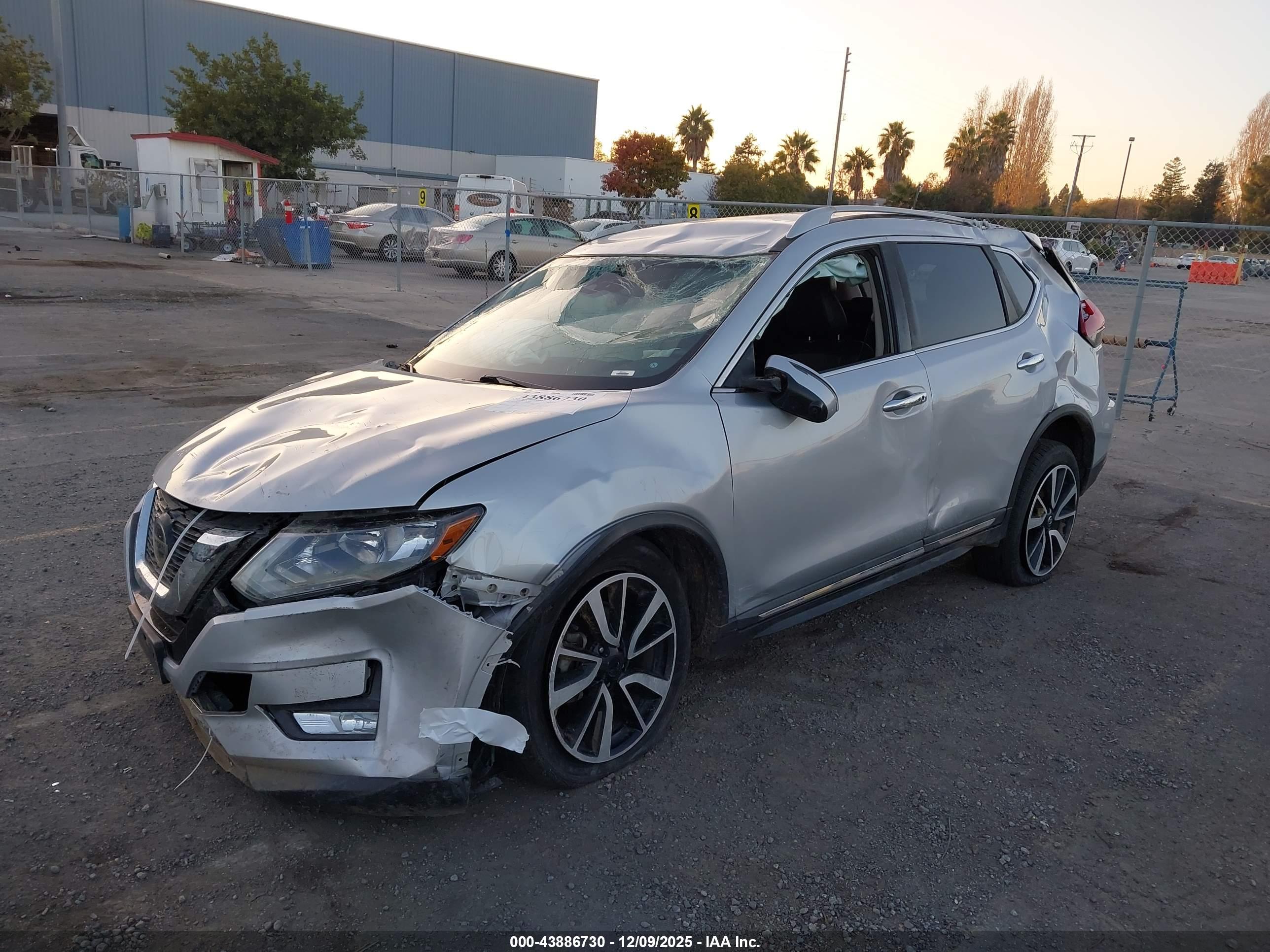NISSAN ROGUE image 2