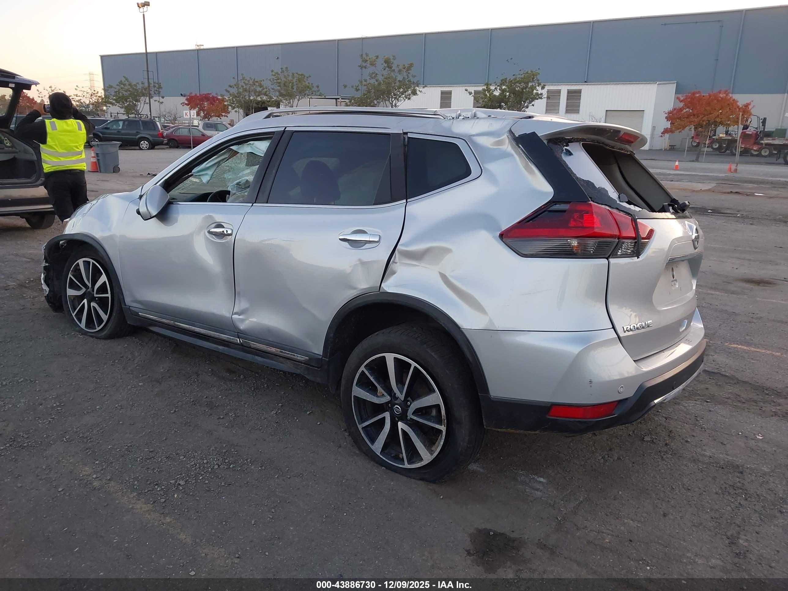 NISSAN ROGUE image 3