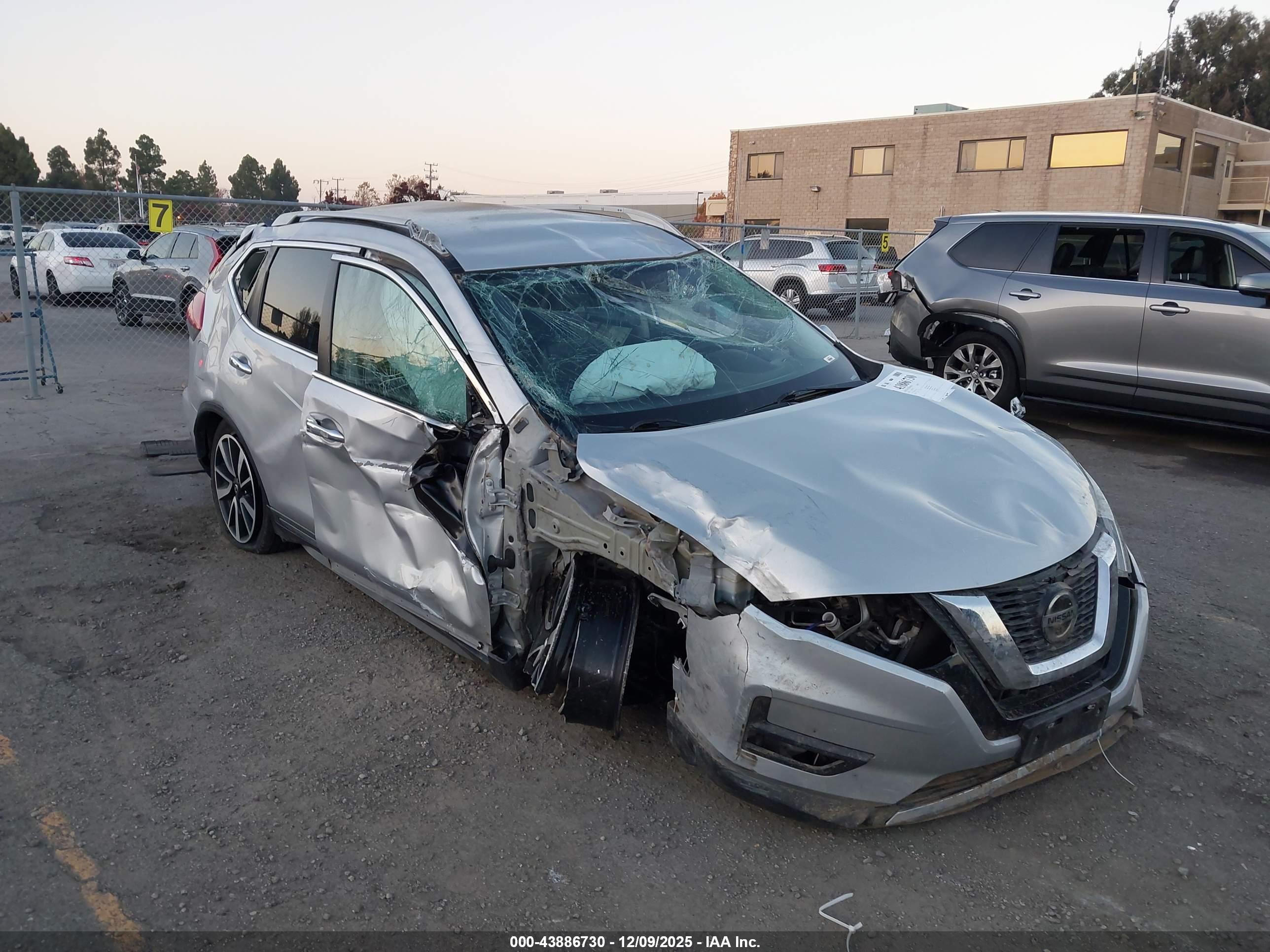NISSAN ROGUE image 6