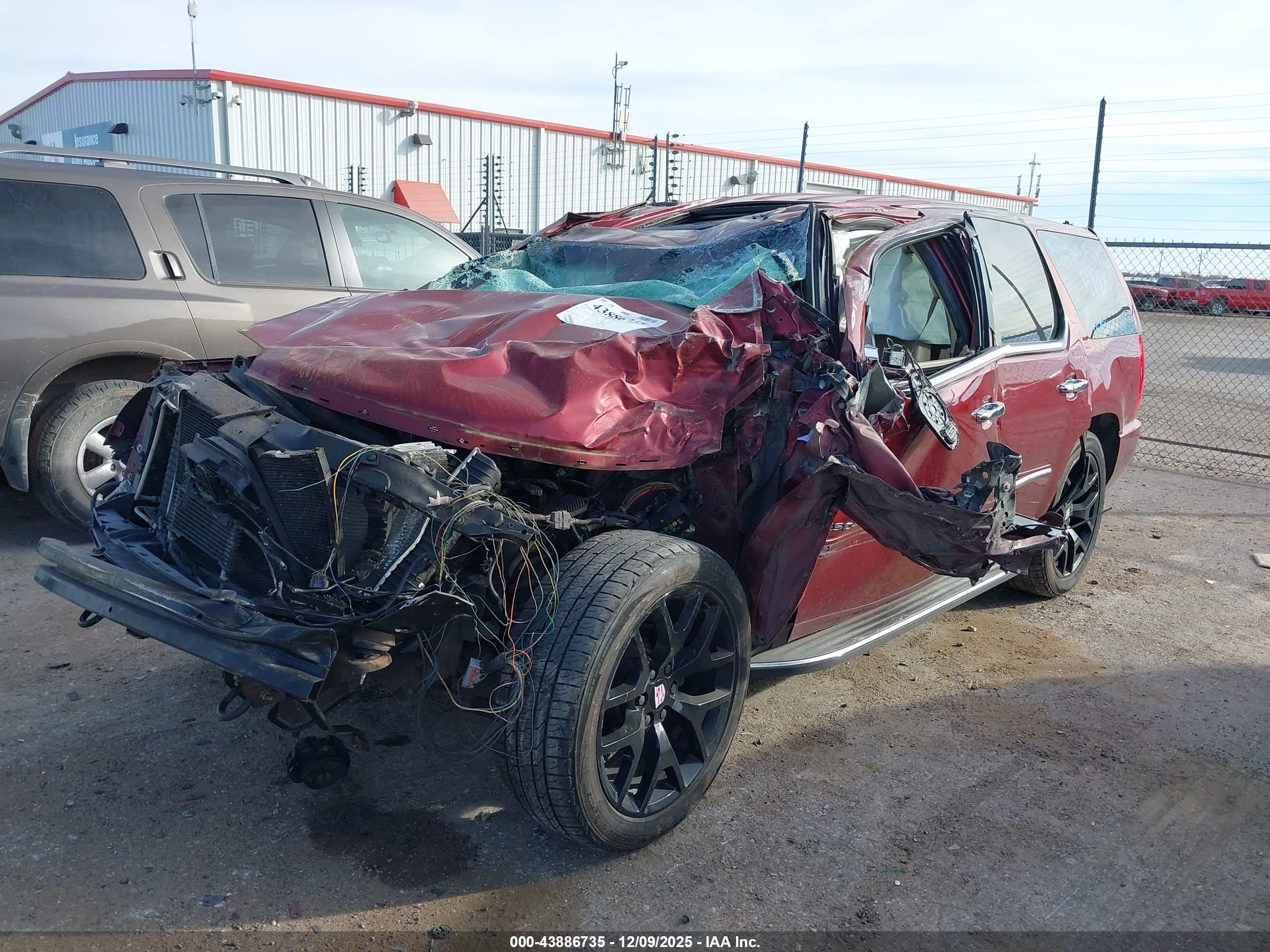CADILLAC ESCALADE image 2