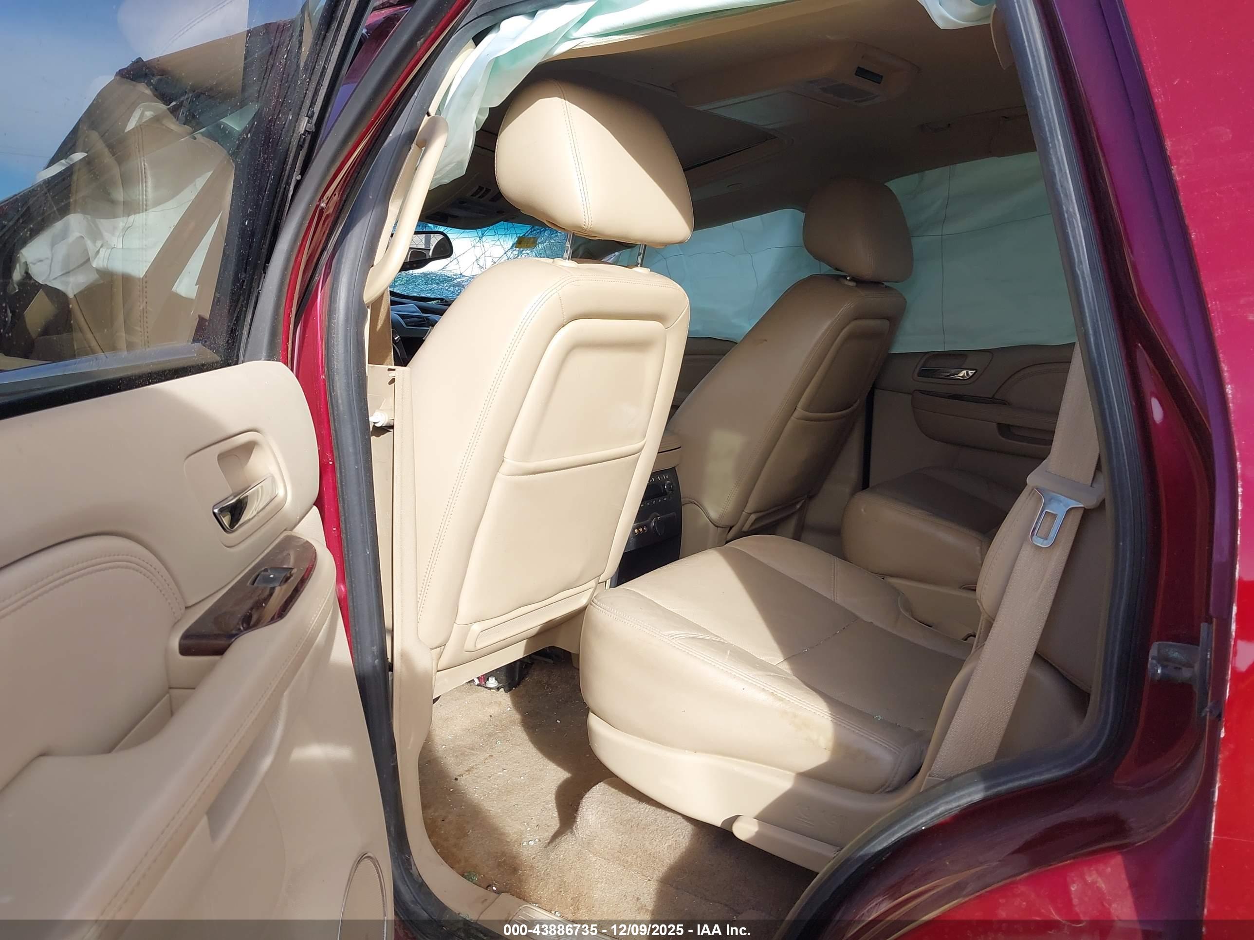 CADILLAC ESCALADE image 8