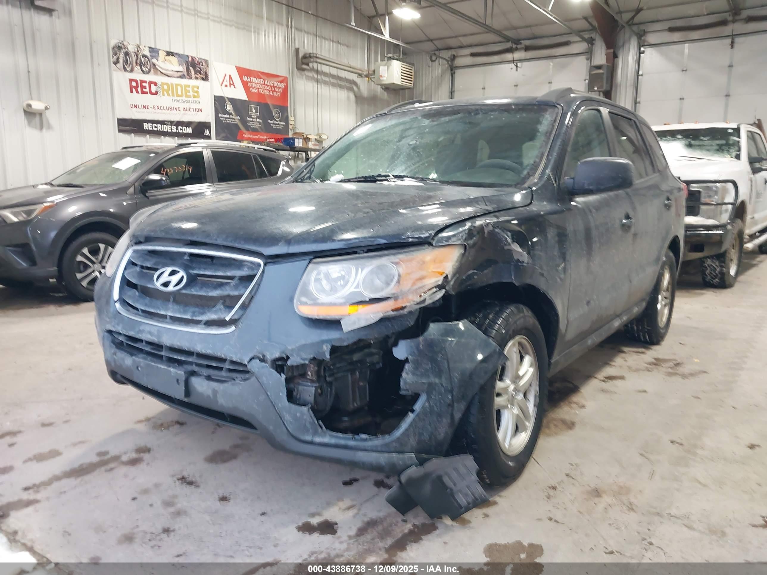 HYUNDAI SANTA image 2