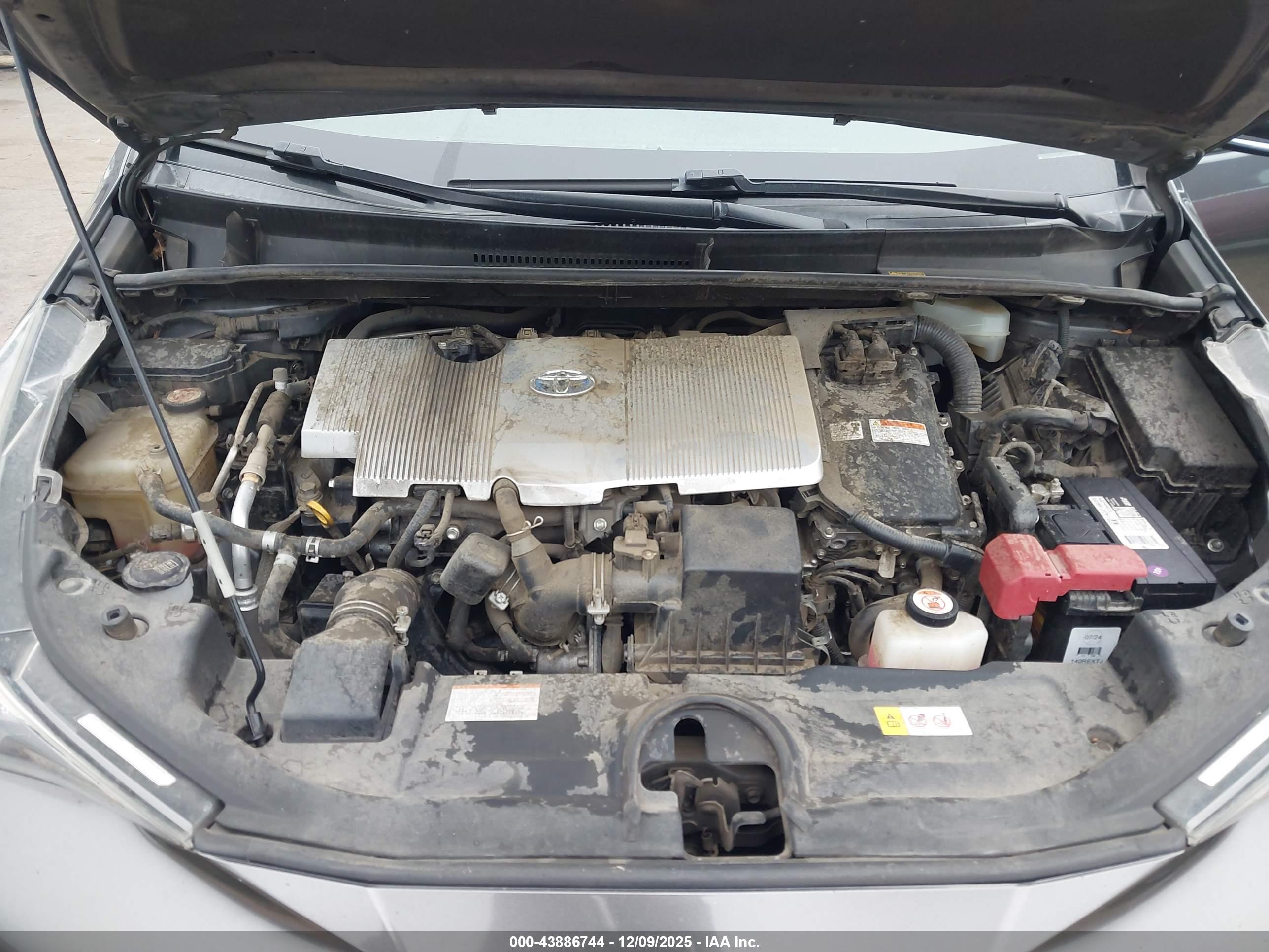 TOYOTA PRIUS image 10