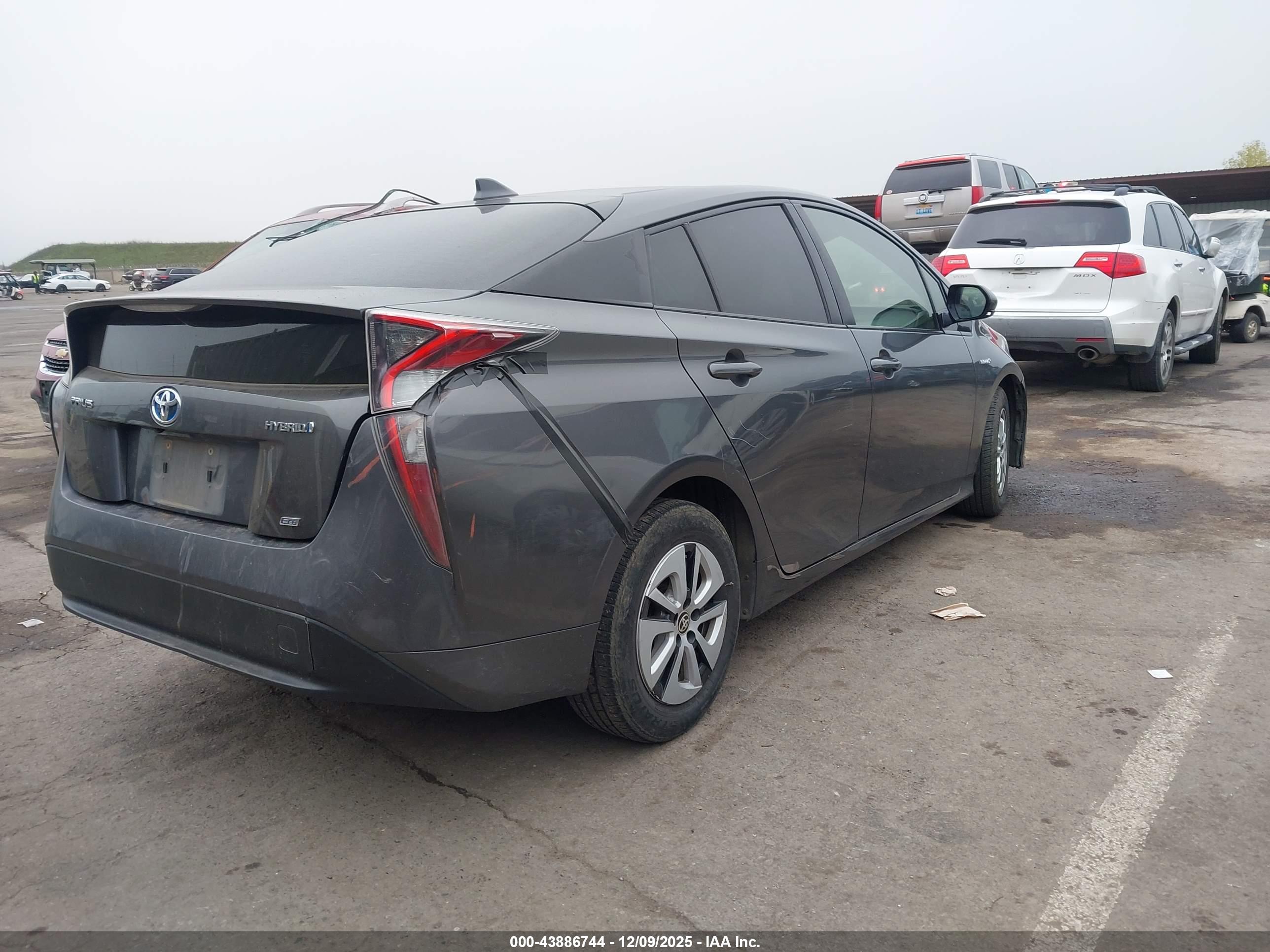 TOYOTA PRIUS image 4